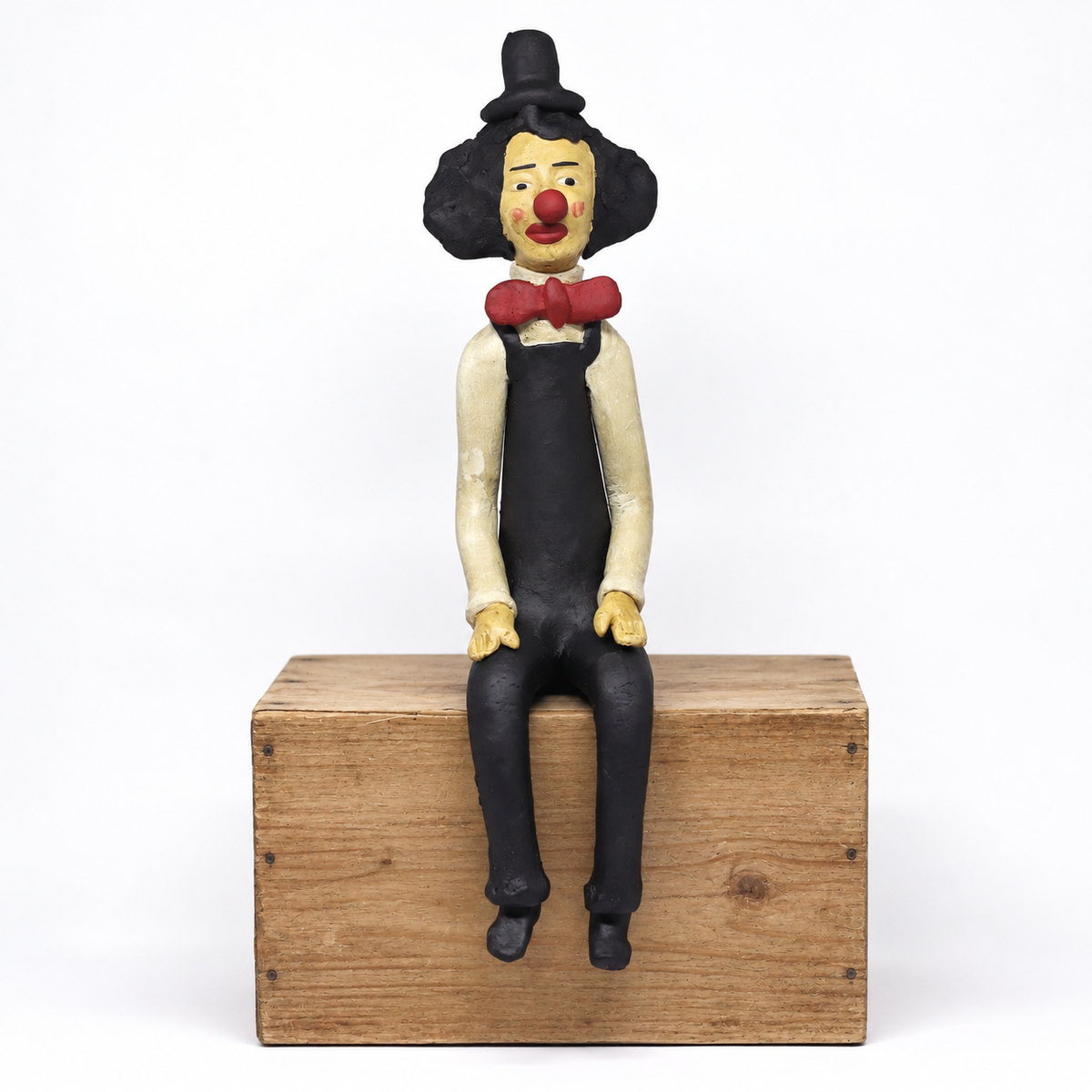 Escultura Palhaço Sentado em Cerâmica