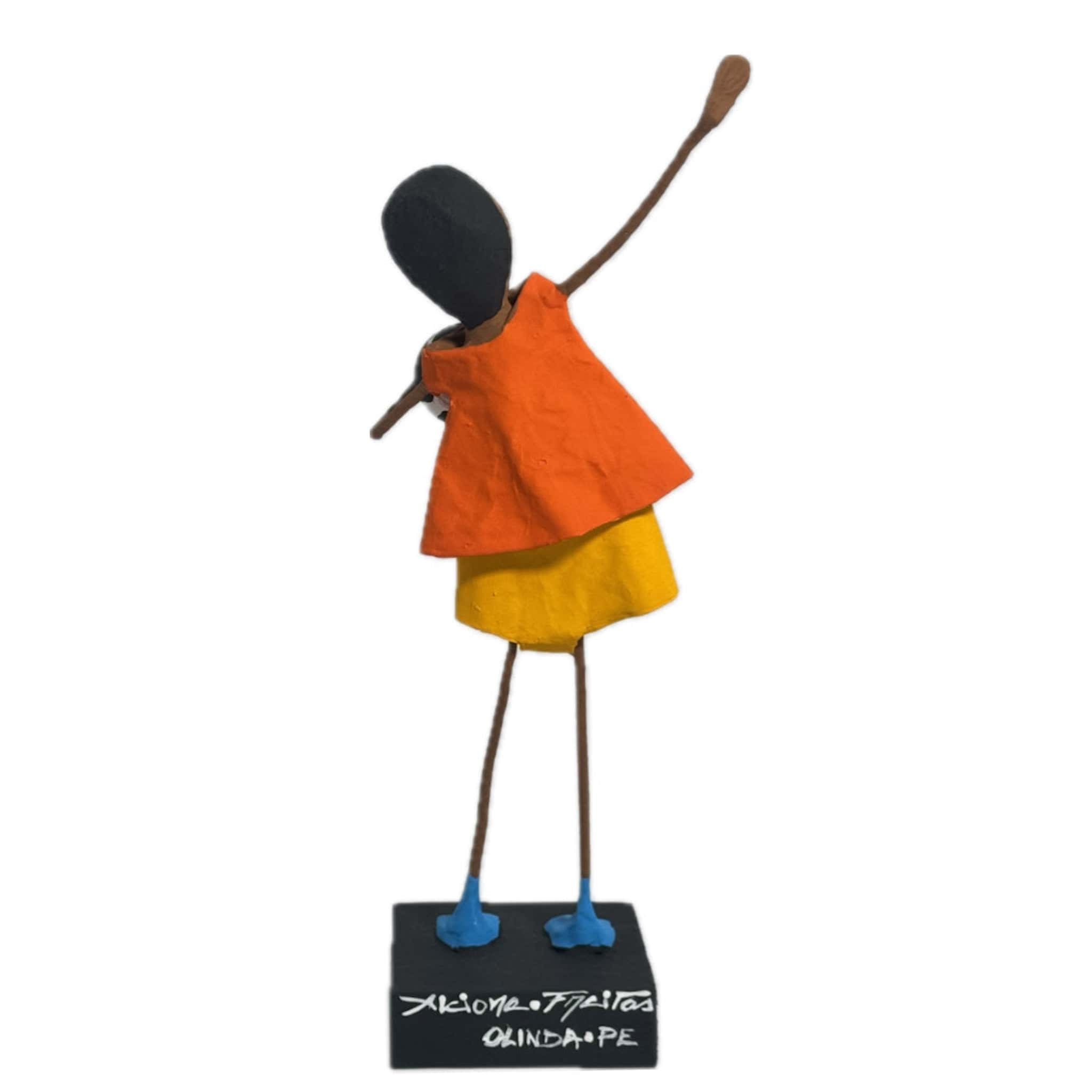 Escultura Brincadeira Infantil Empinando Pipa - Laranja 04