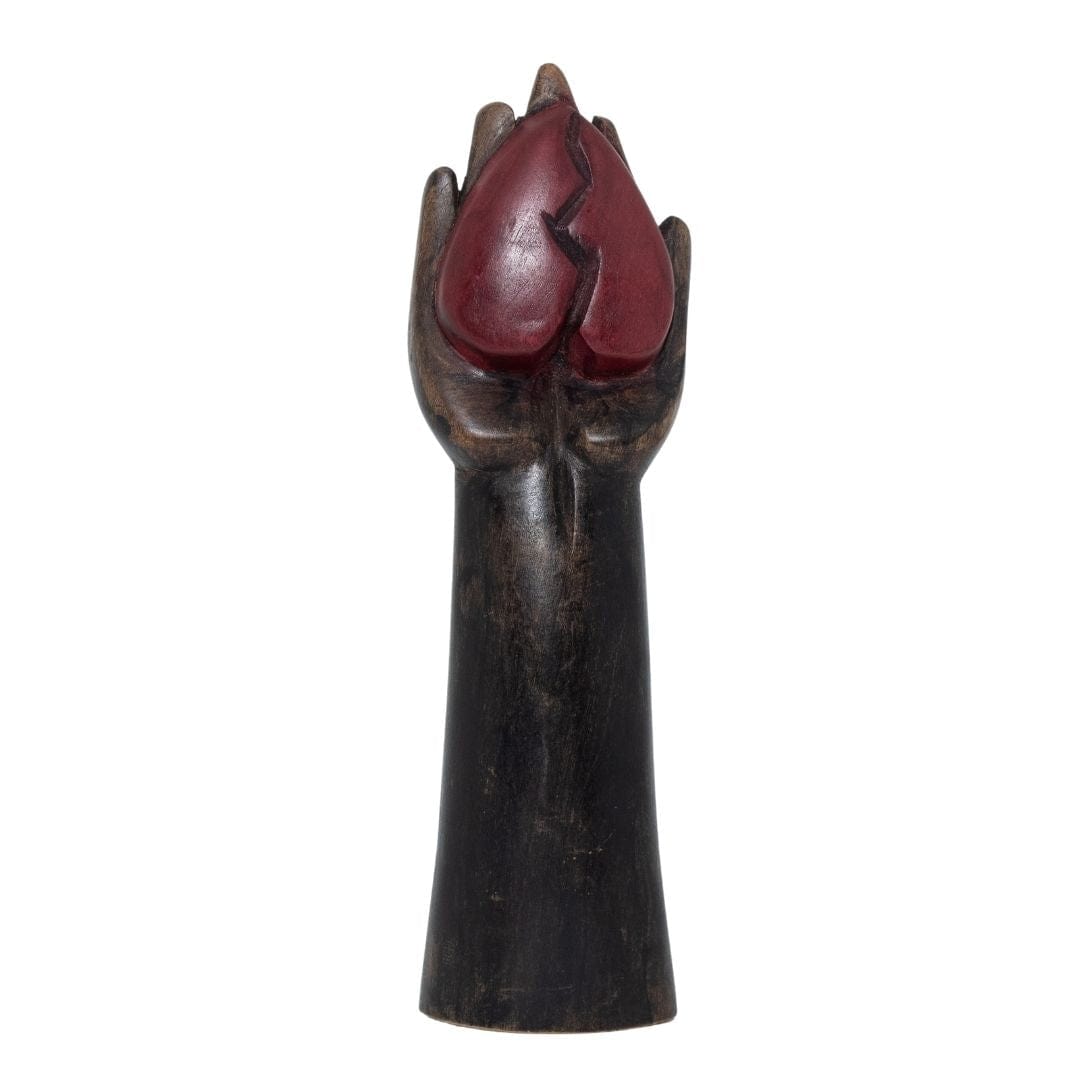 Escultura Ex-voto Mão com Coração Partido em Madeira