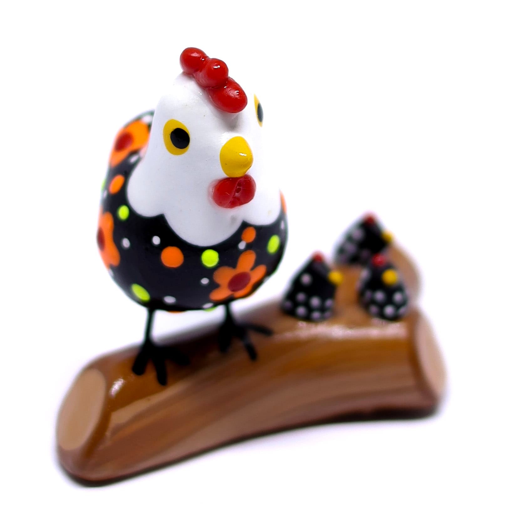 Miniatura Galinha Colorida em Cerâmica 02