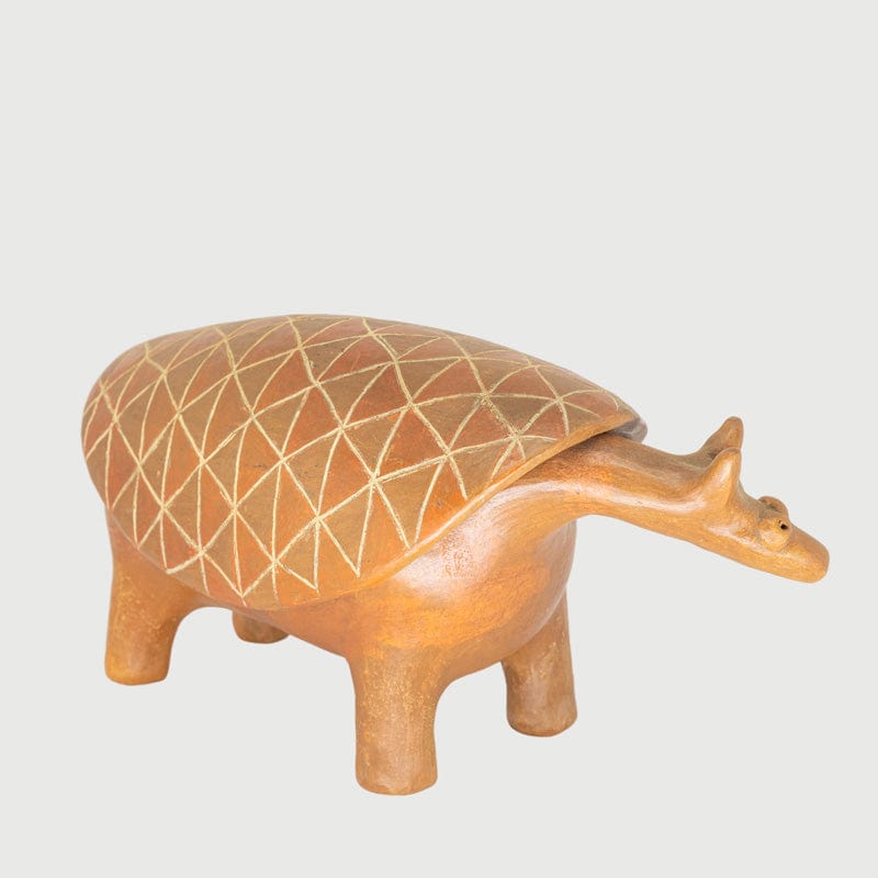 Escultura Tatu em Barro G 02