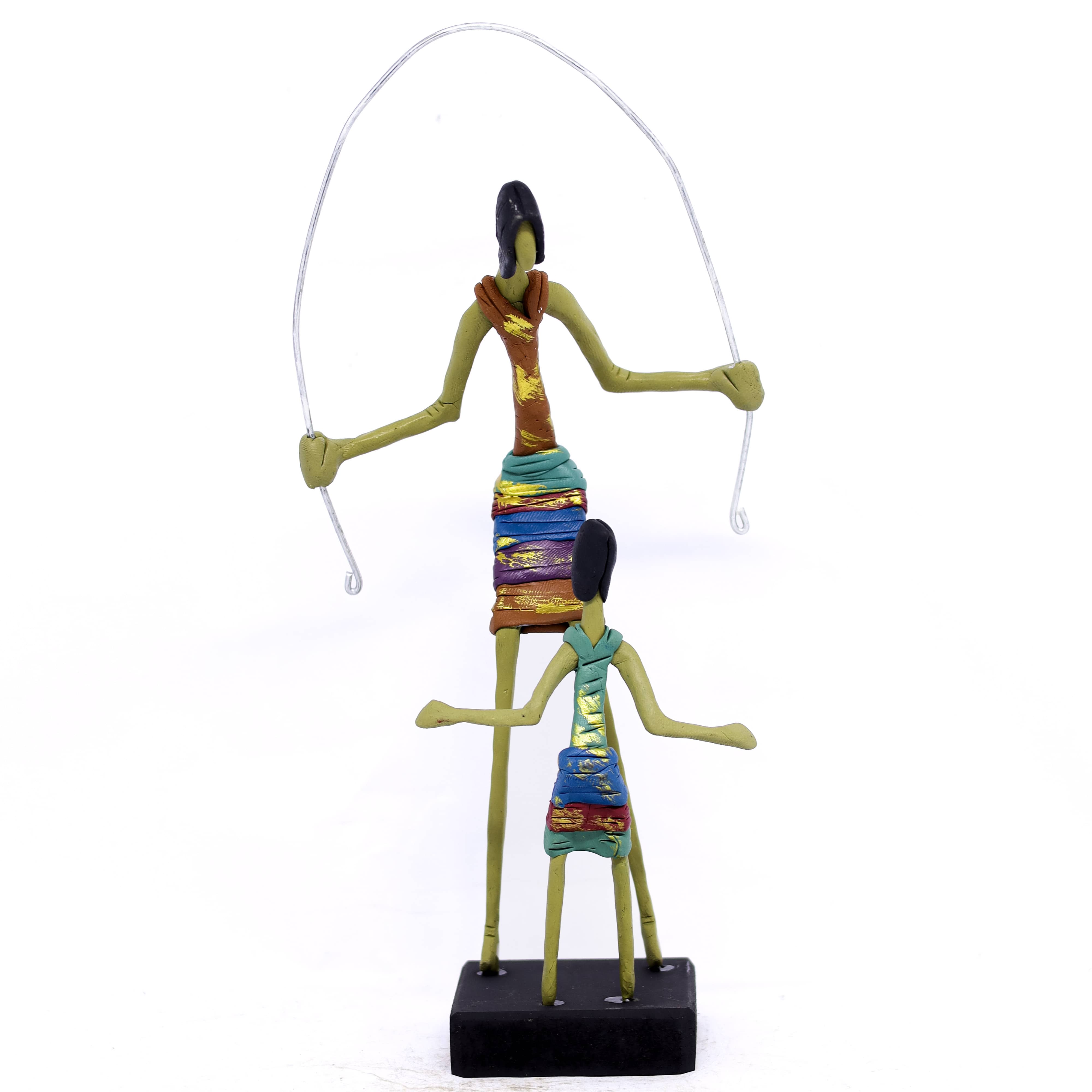 Escultura Mãe e Filha Pulando Corda