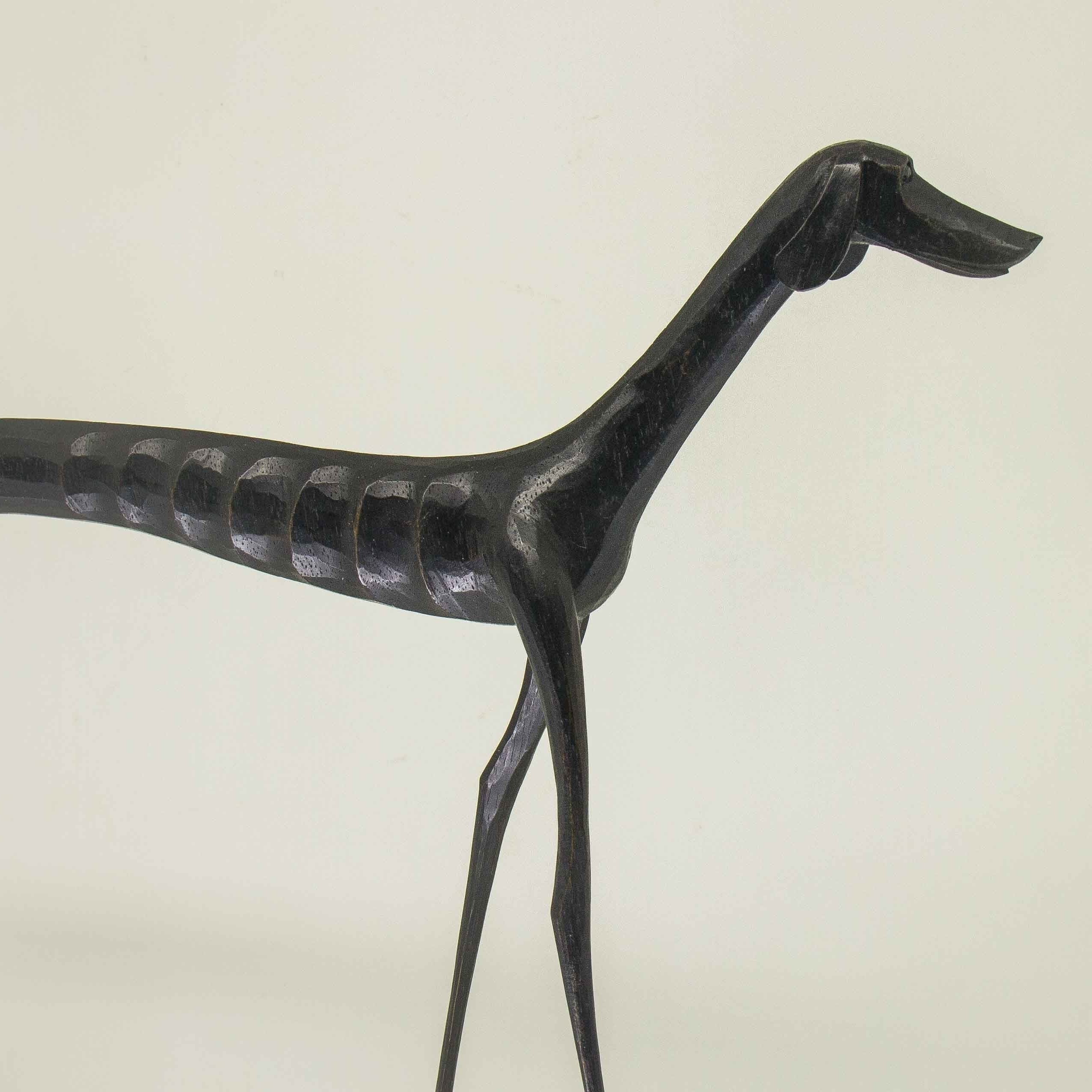 Escultura Cachorro em Madeira - Marco de Sertânia