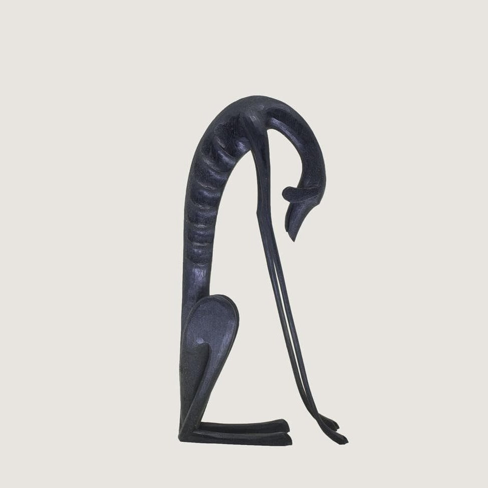 Escultura Cachorro Baleia em Madeira