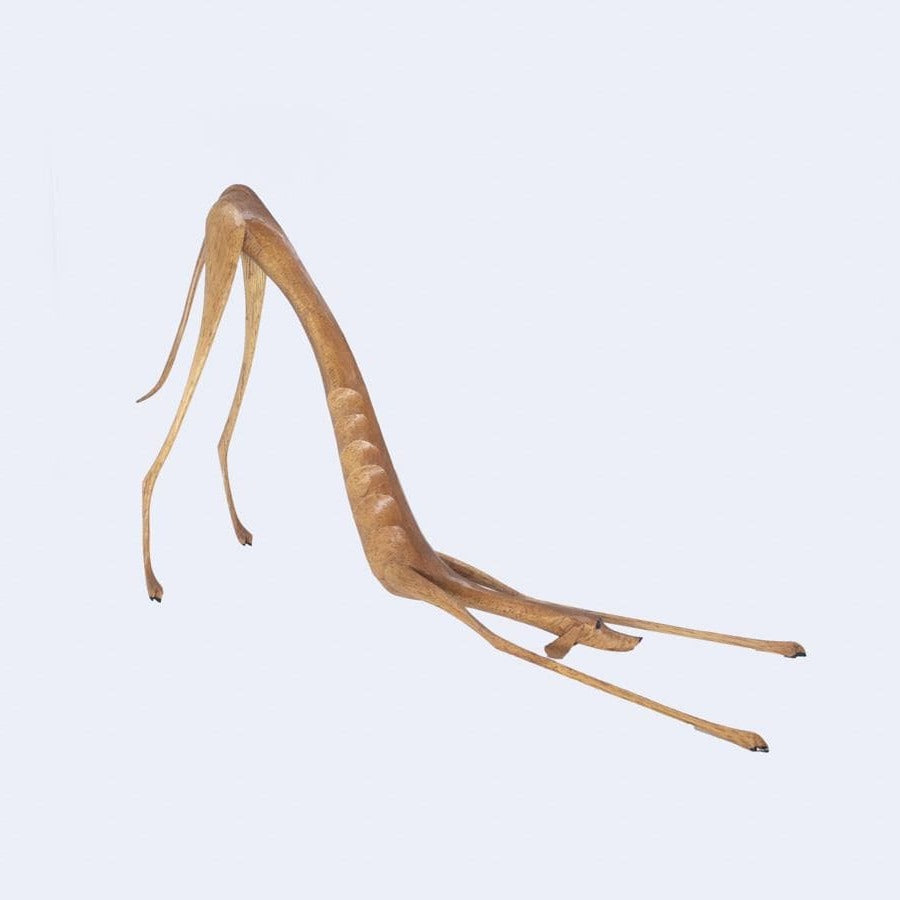 Escultura Cachorro Baleia em Madeira