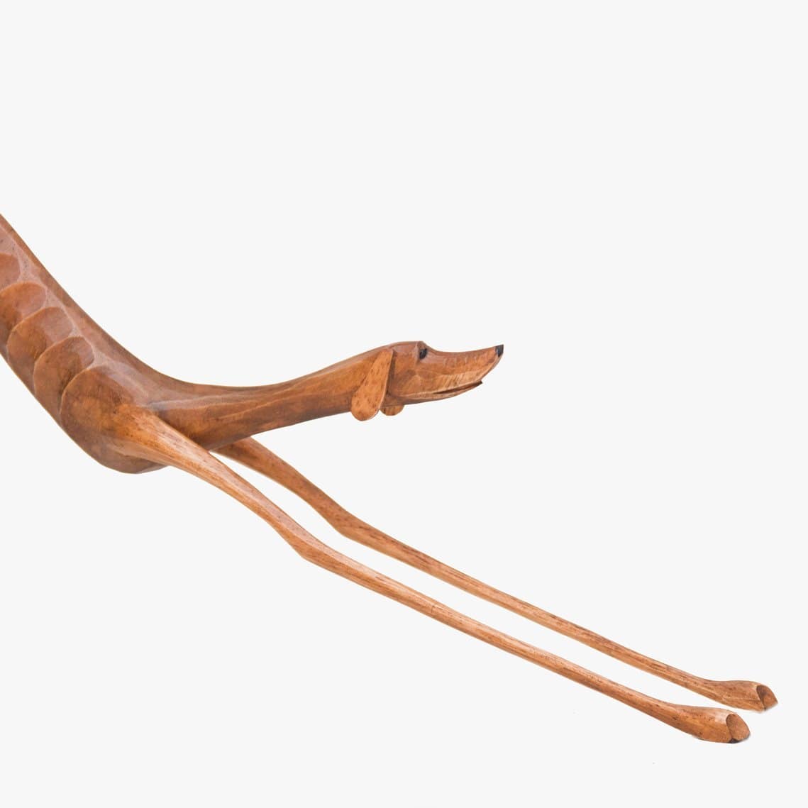 Escultura Cachorro Baleia em Madeira Espreguiçando