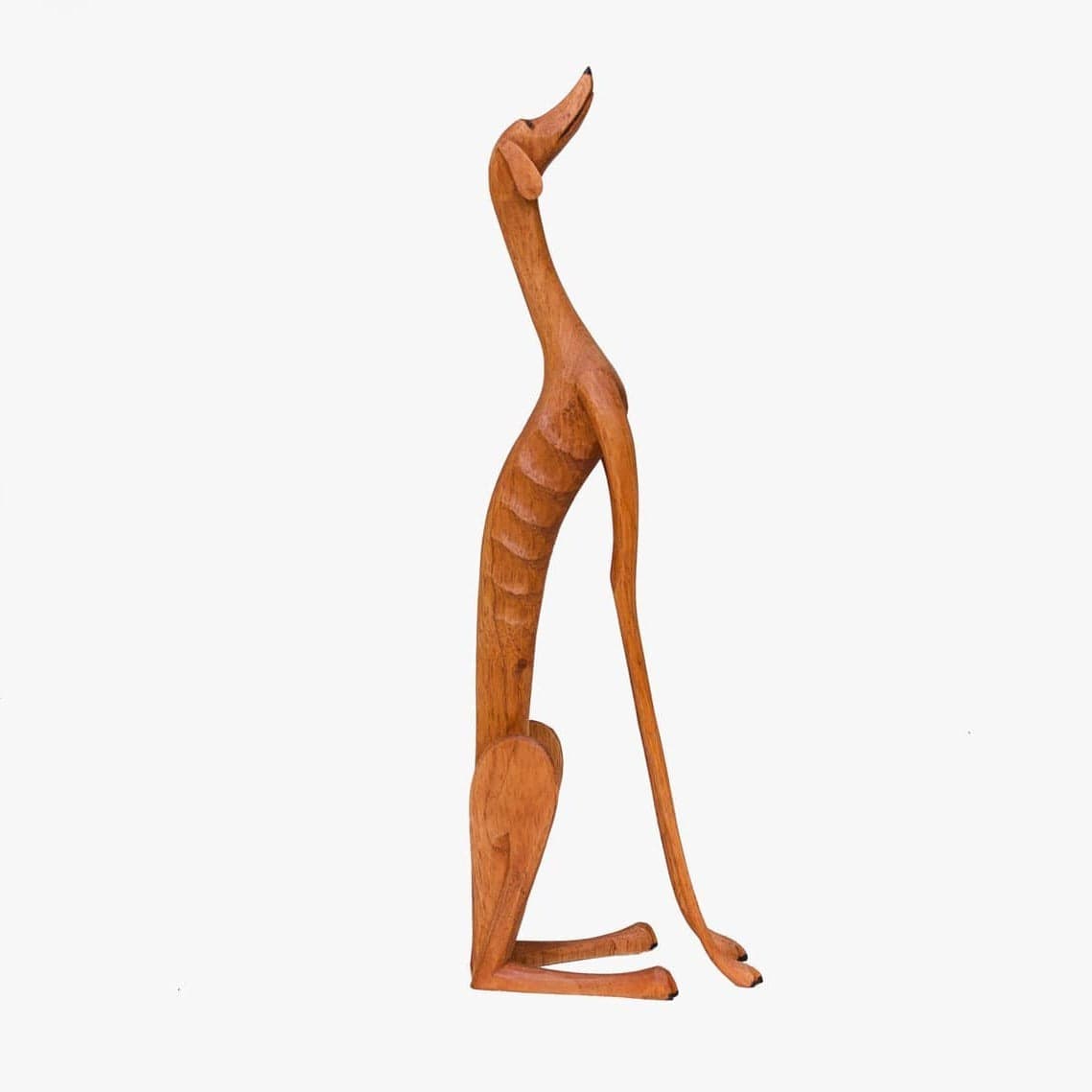 Escultura Cachorro Baleia em Madeira Sentado Olhando para Cima