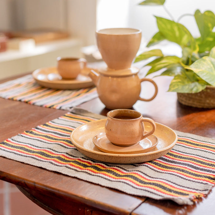 mesa posta xom xícaras