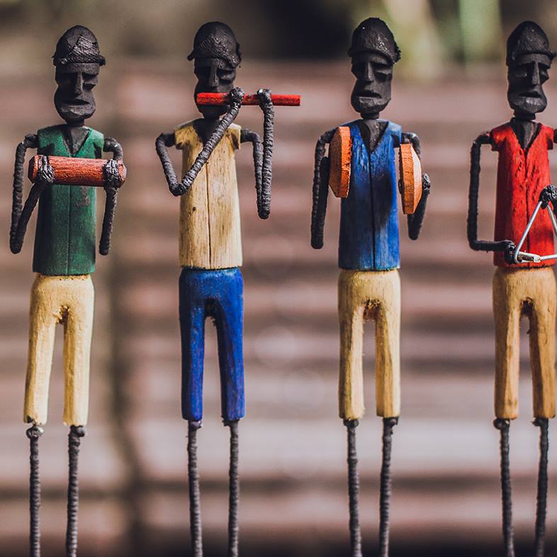 Escultura madeira arame