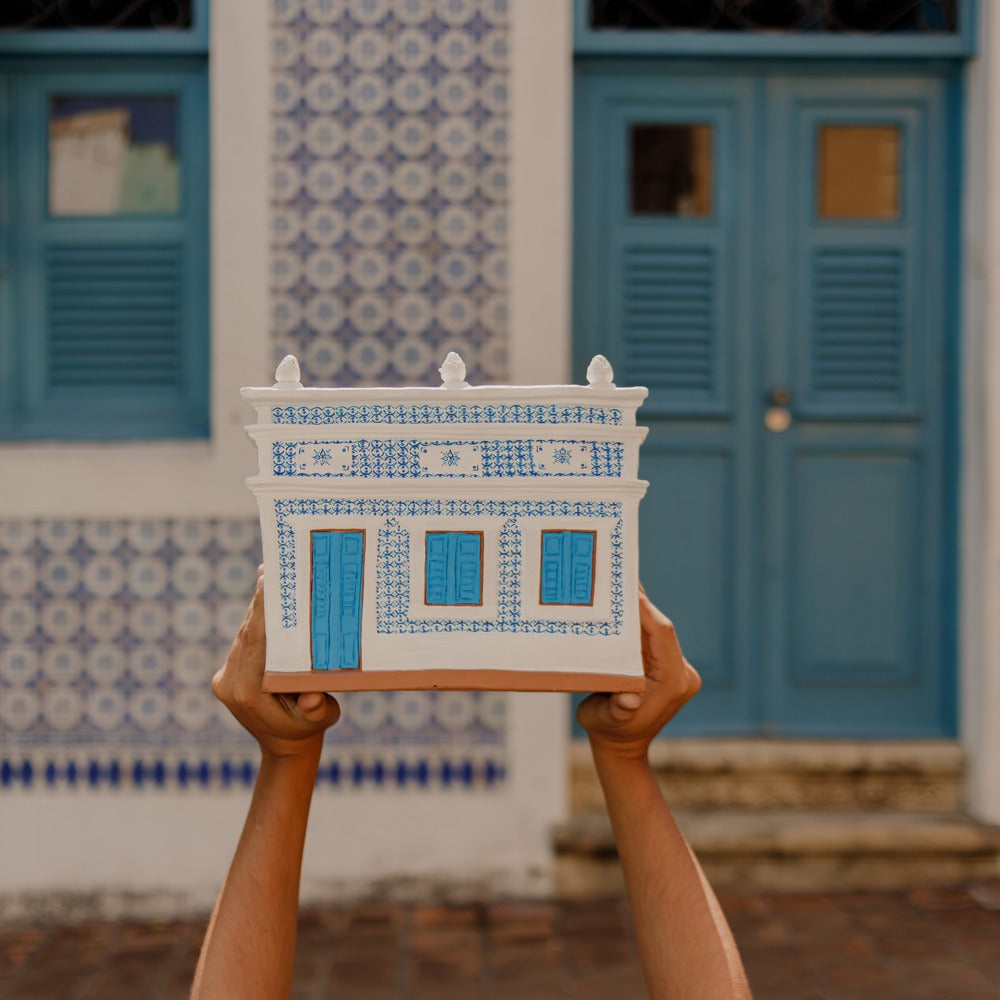 vaso para plantas sendo erguido