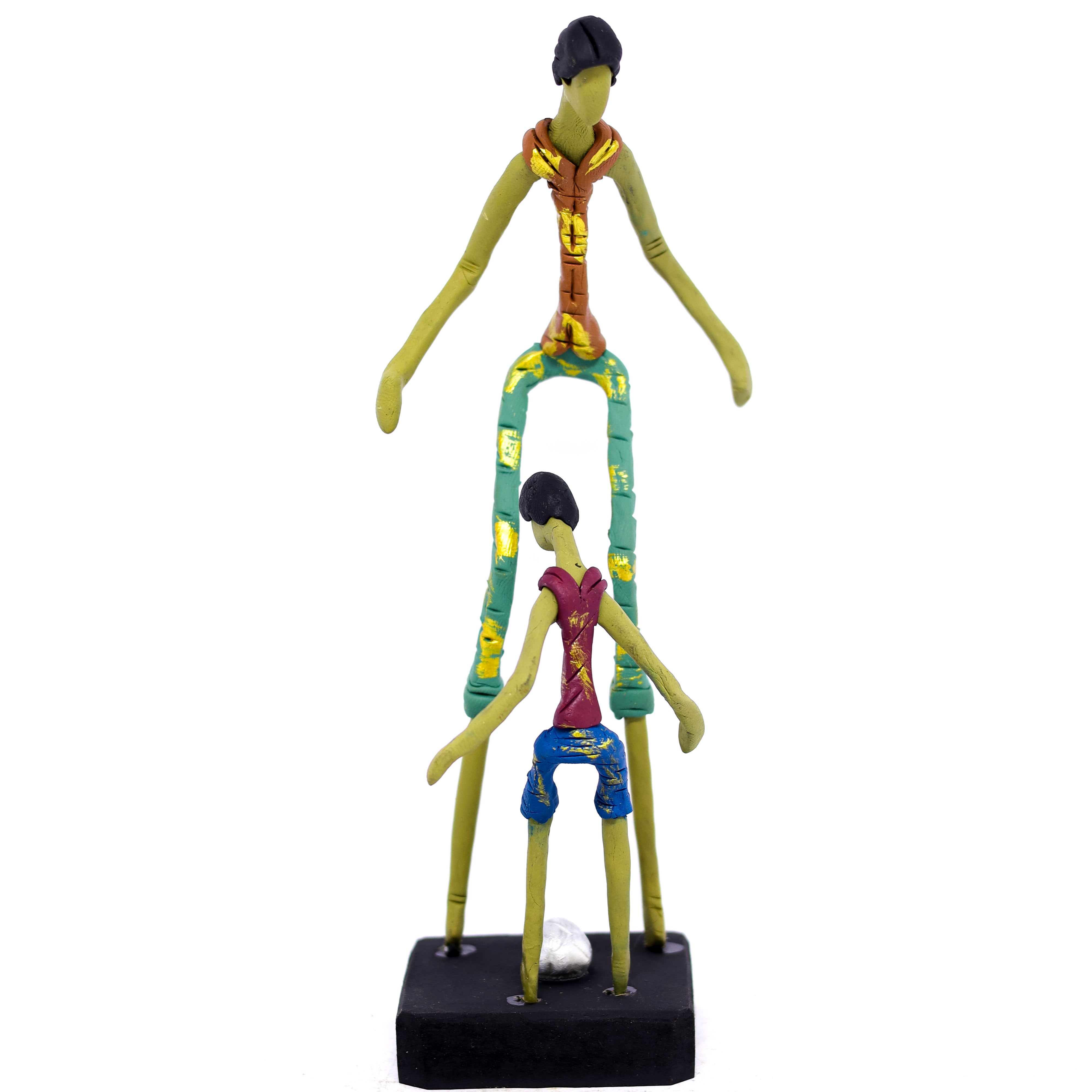 Escultura Pai e Filho Jogando Bola