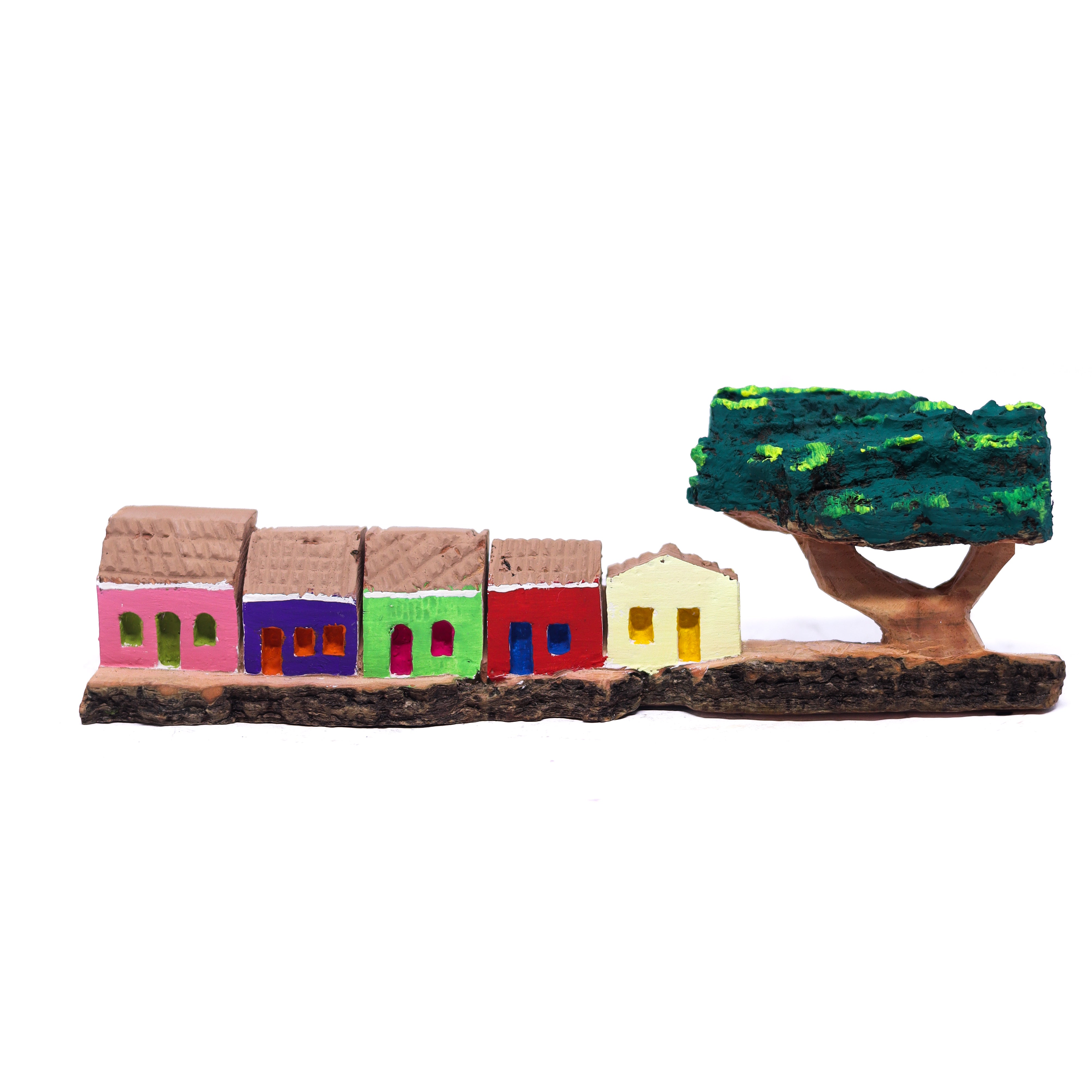 Escultura Casinha Talhada na Madeira CMS 19 cm