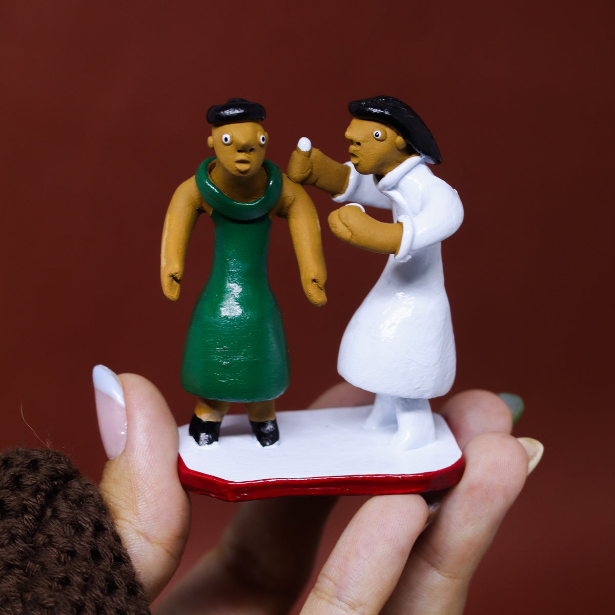 Escultura Profissões em Cerâmica - Clinico Geral