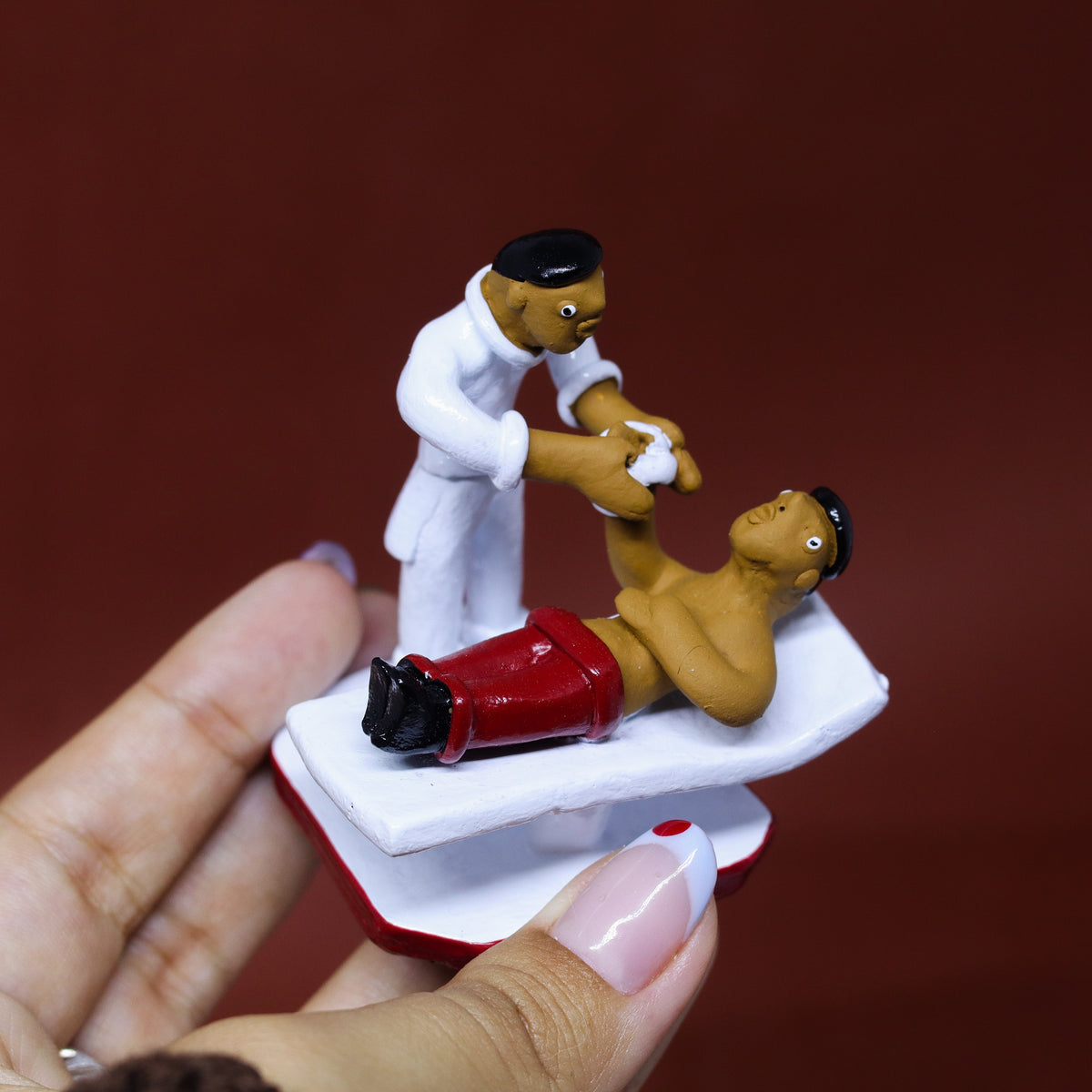 Escultura Profissões em Cerâmica - Ortopedista