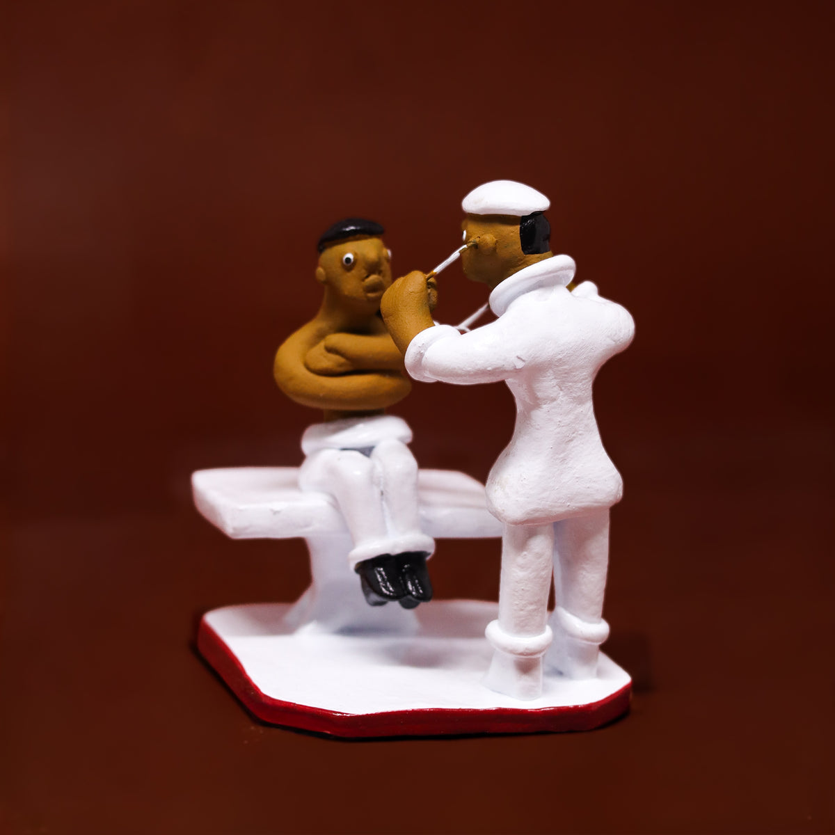 Escultura Profissões em Cerâmica - Pediatra