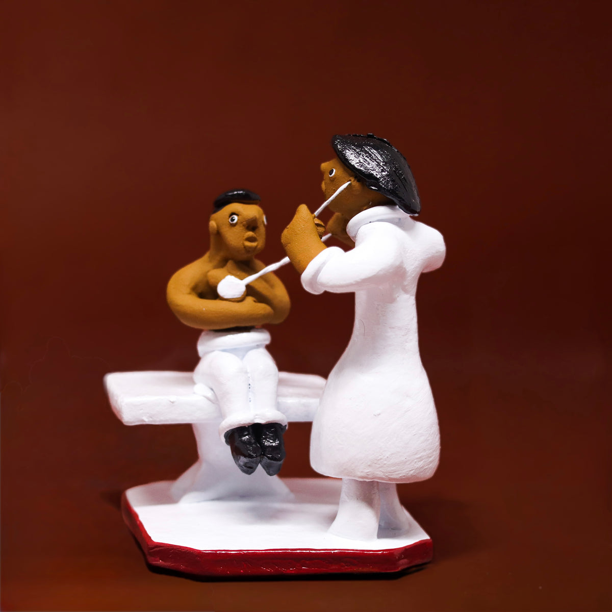 Escultura Profissões em Cerâmica - Pediatra