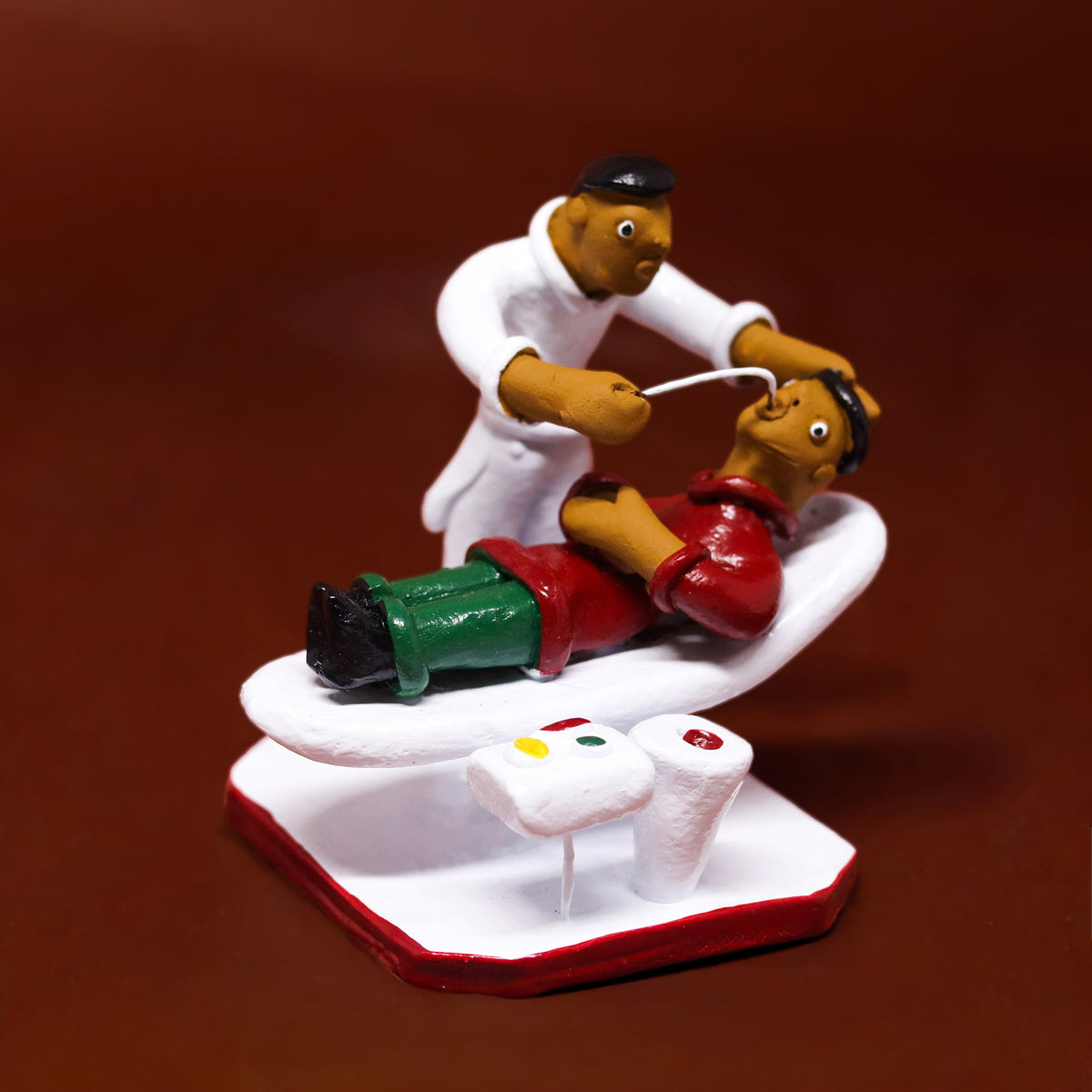 Escultura Profissões em Cerâmica - Dentista
