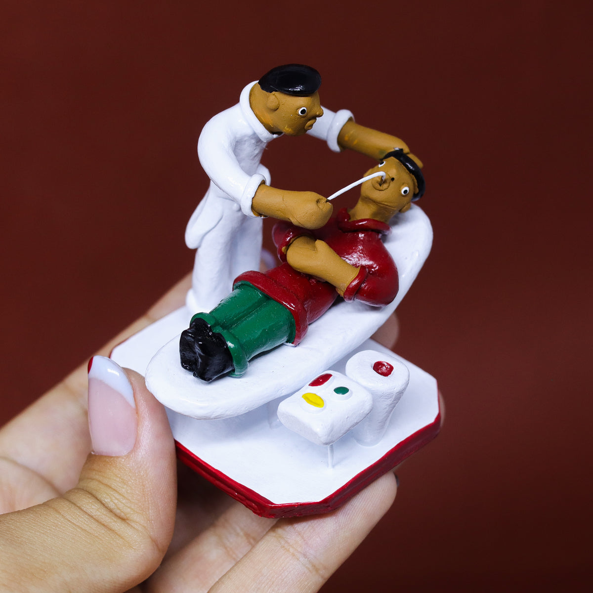 Escultura Profissões em Cerâmica - Dentista