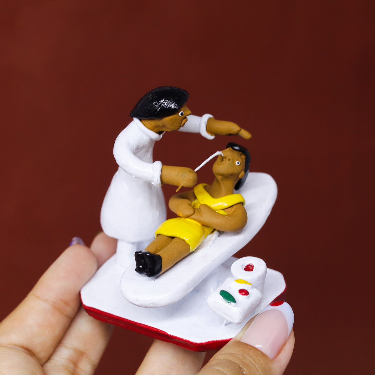Escultura Profissões em Cerâmica - Dentista