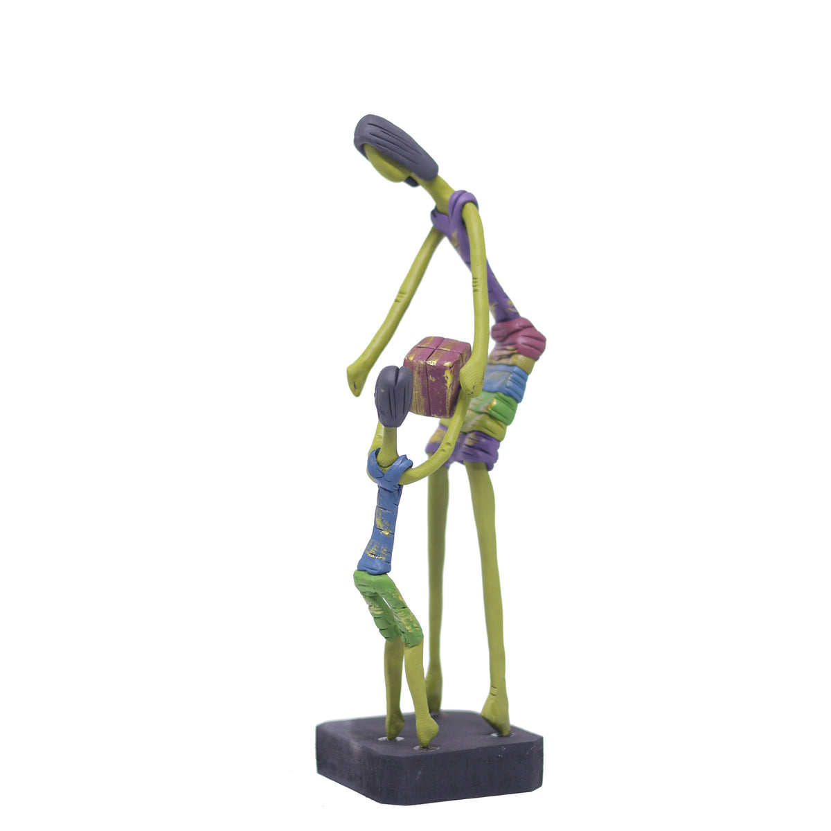 Escultura Mãe e Filho com Presente
