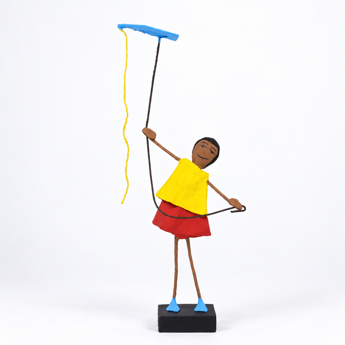 Escultura Brincadeira Infantil Empinando Pipa  - Amarelo