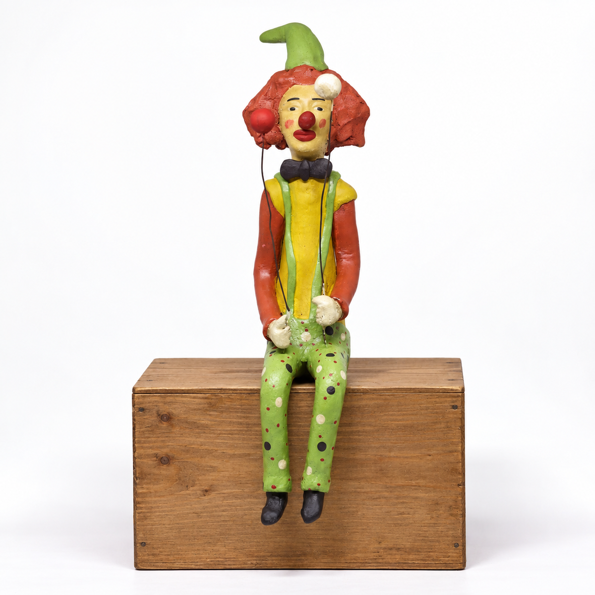Escultura Palhaço Sentado em Cerâmica