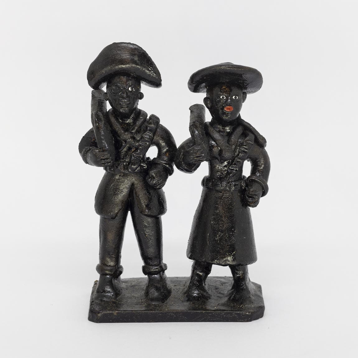 Escultura Casal Lampião e M. Bonita em Cerâmica