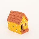 Escultura Casinha Amarela em Cerâmica
