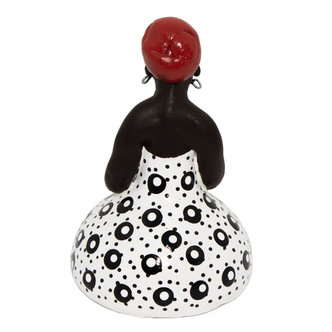 Escultura Dondoca  com vestido Branco