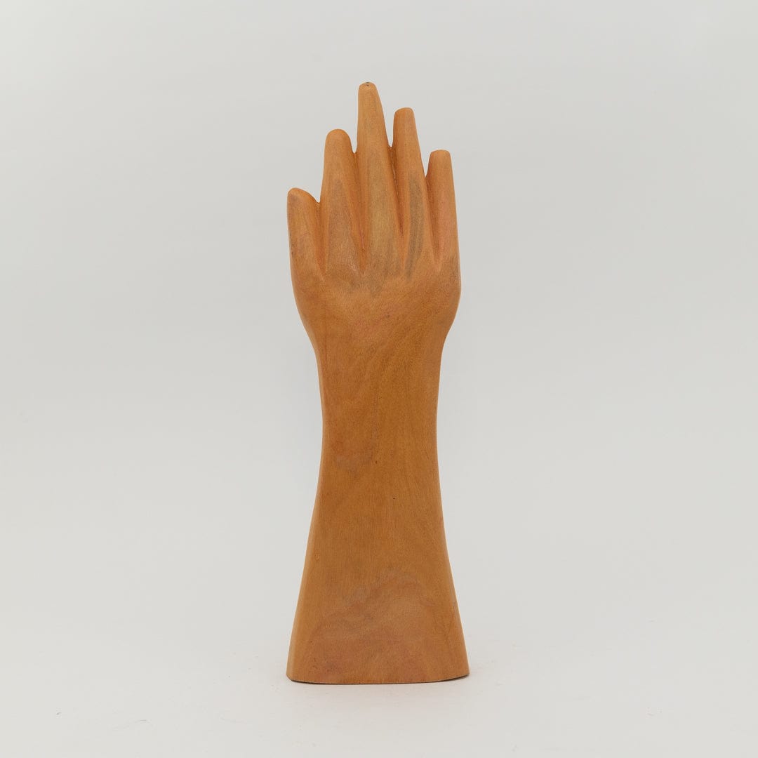 Escultura Ex-voto Coração na Mão em Madeira