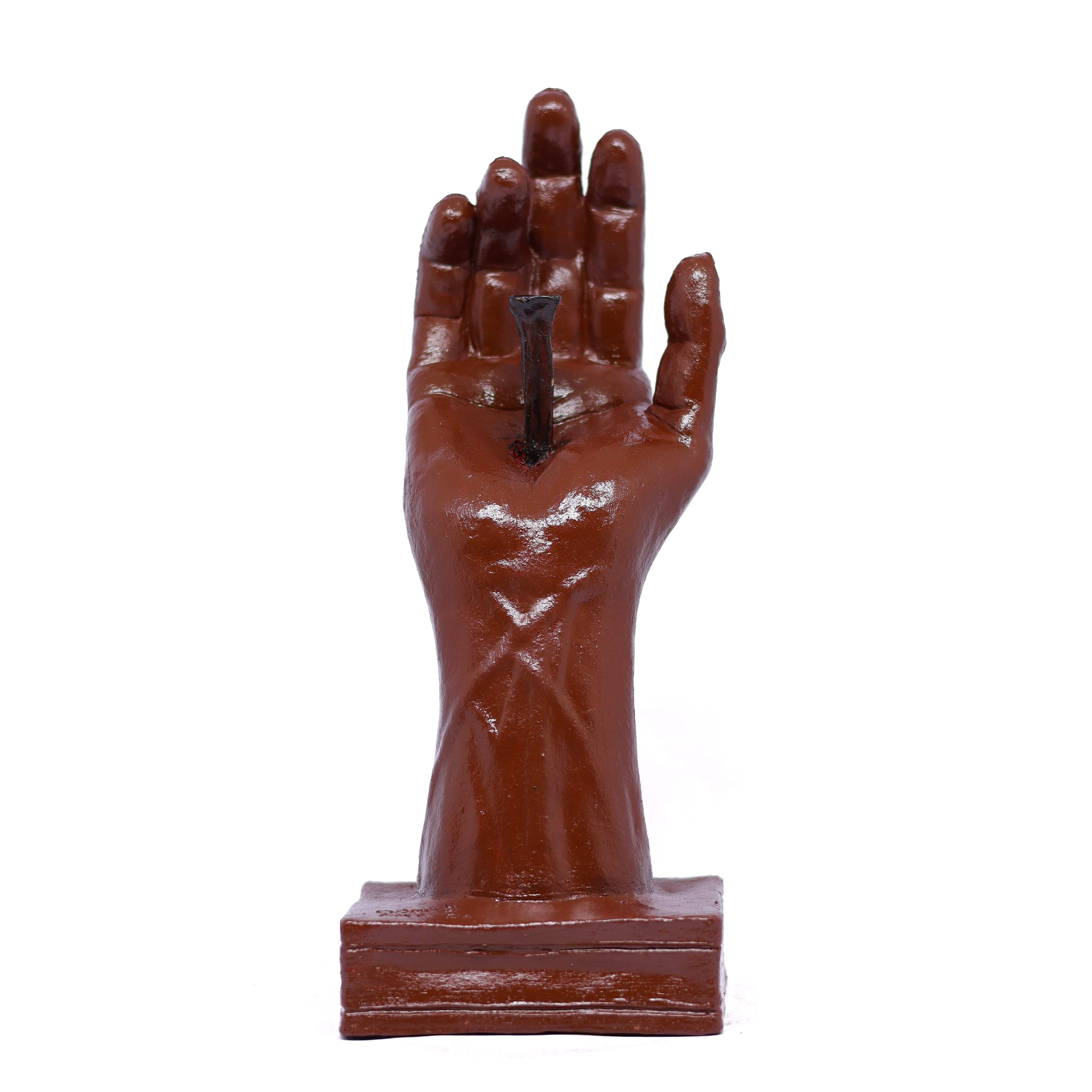 Escultura Mão com Cravo em Cerâmica