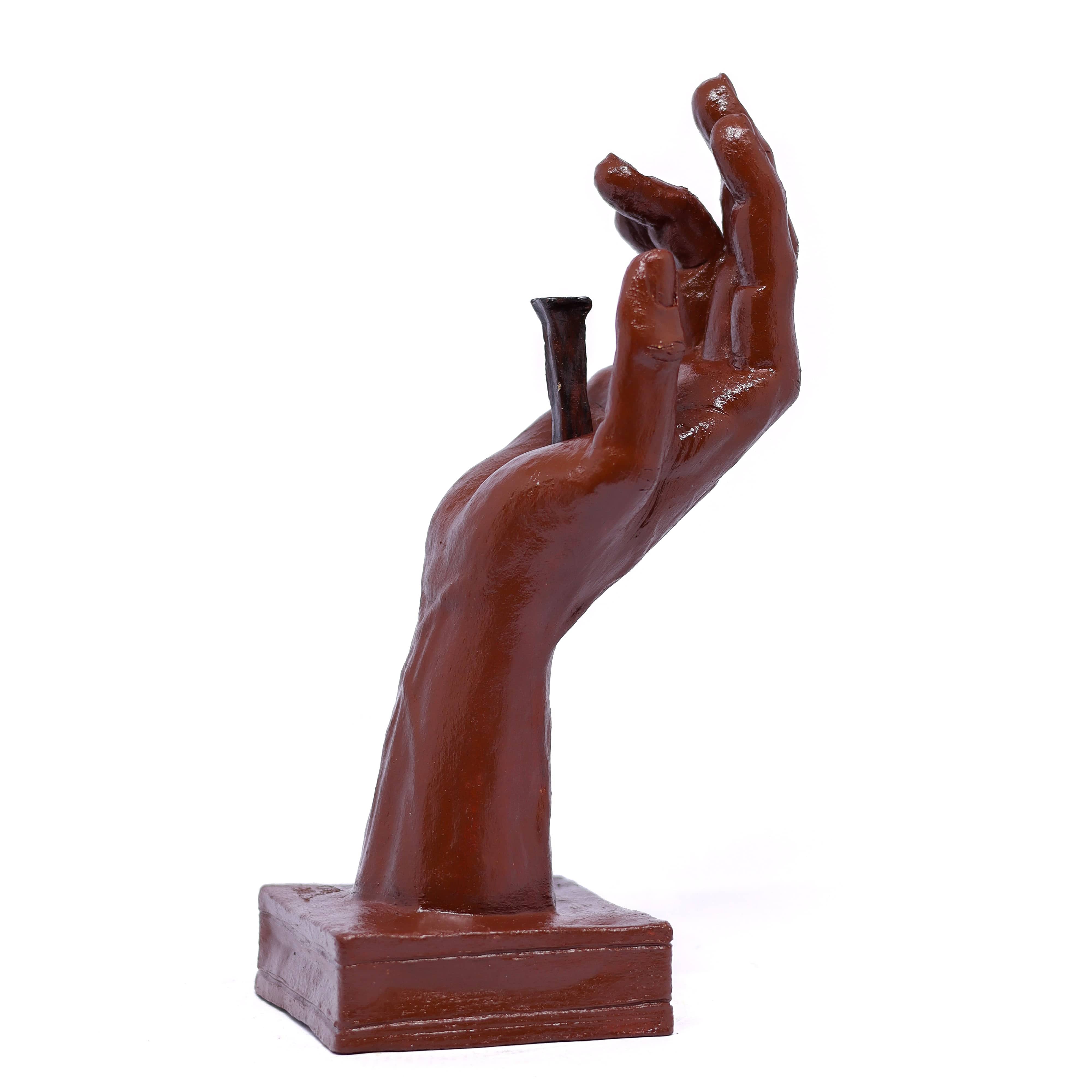 Escultura Mão com Cravo em Cerâmica