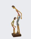 Escultura Pai e Filho Jogando Bola