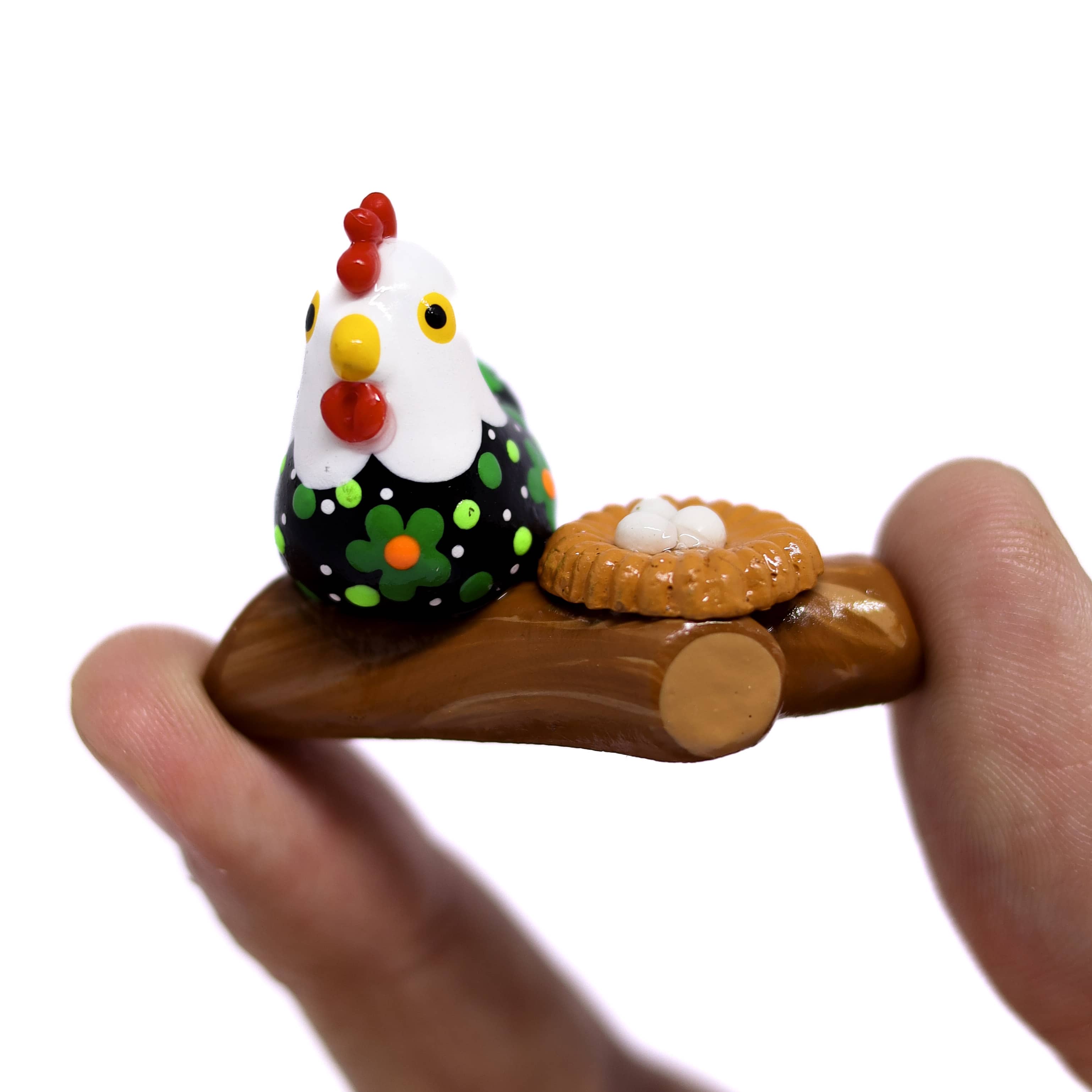 Miniatura Galinha Colorida em Cerâmica 03
