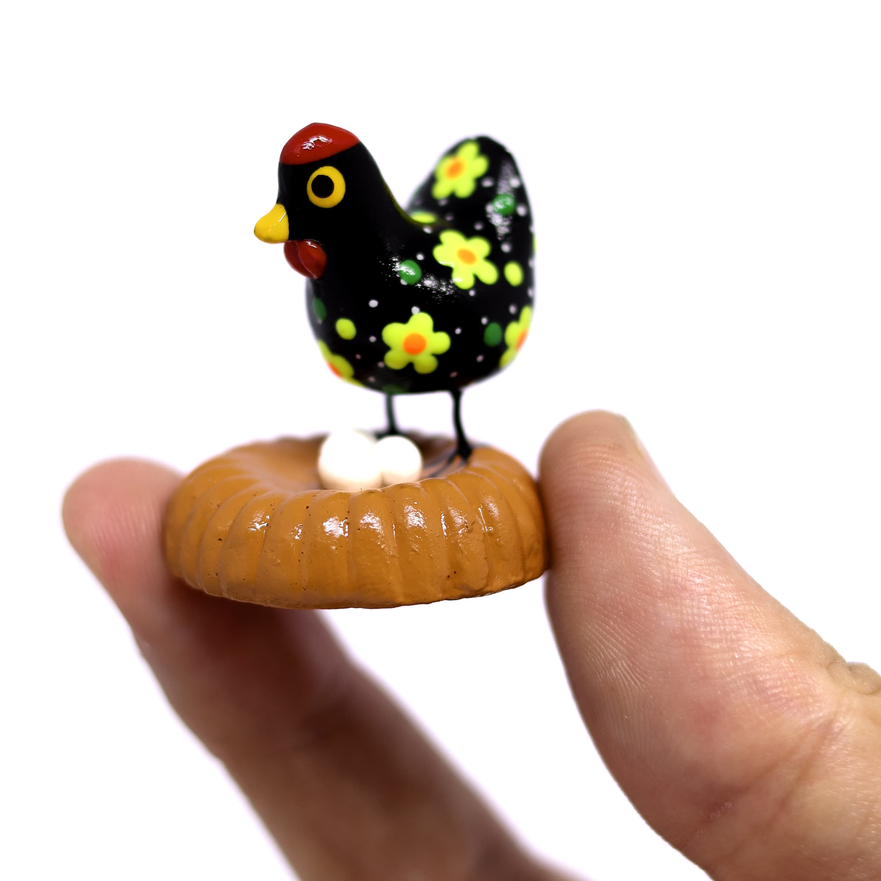 Miniatura Galinha Colorida em Cerâmica 06