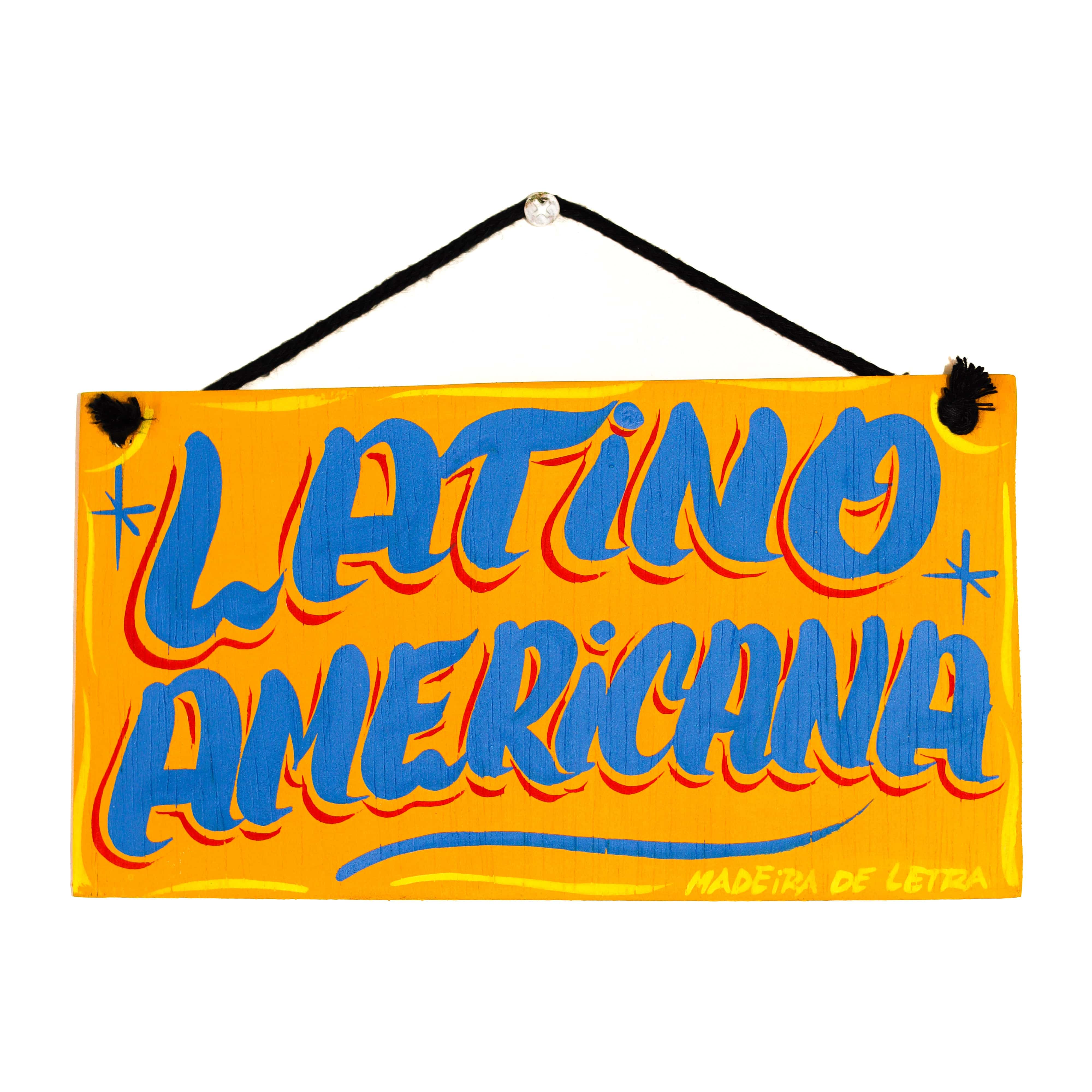 Placa Latino Americana em Madeira 20X11