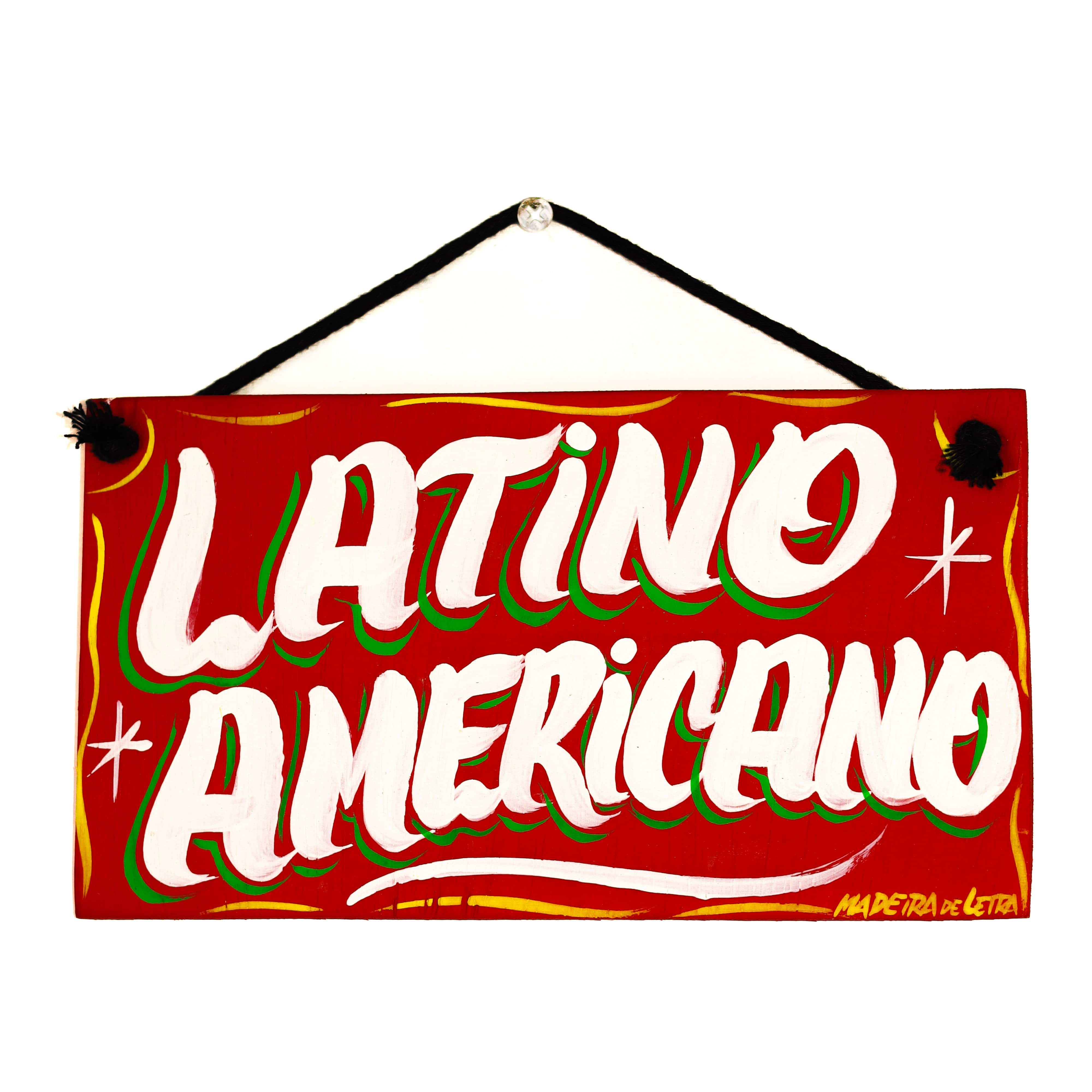 Placa Latino Americano em Madeira 20X11