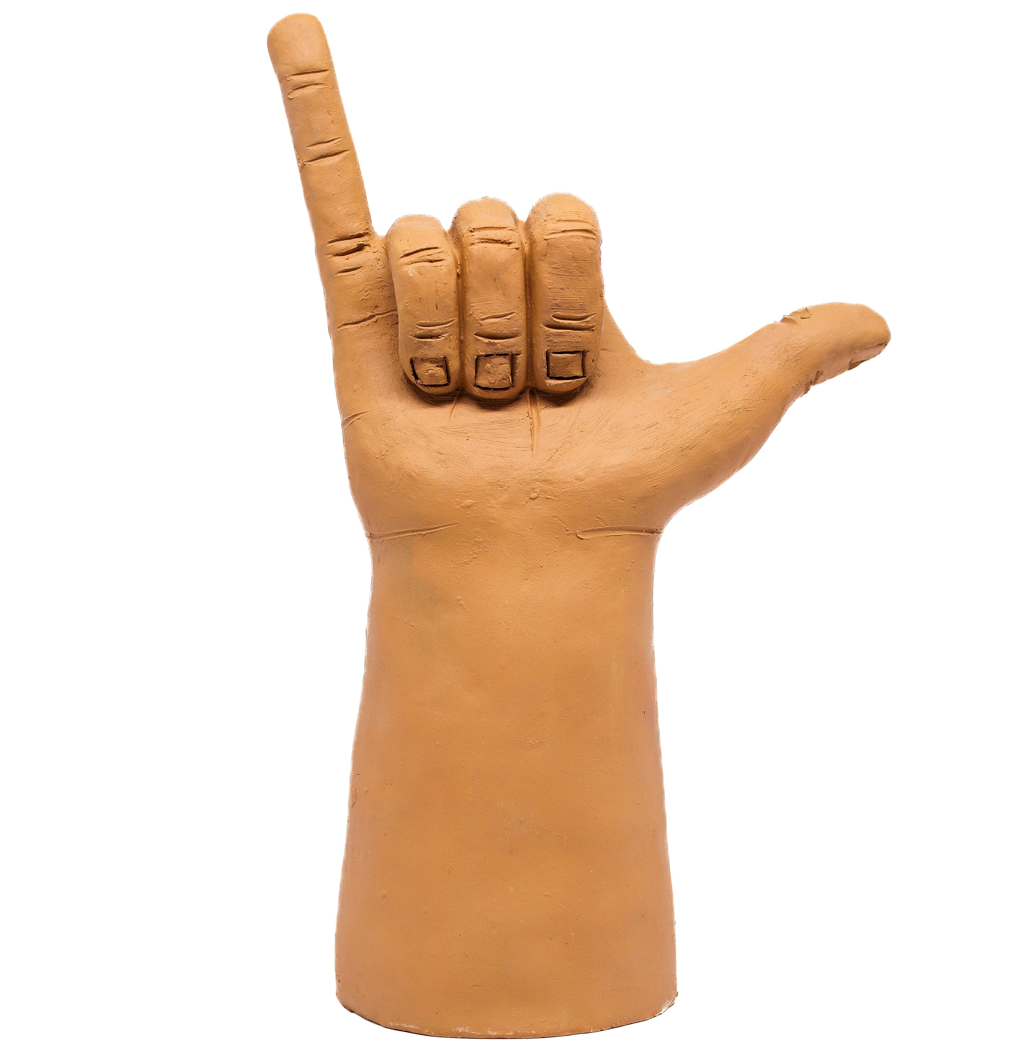 Escultura Hang Loose em Barro