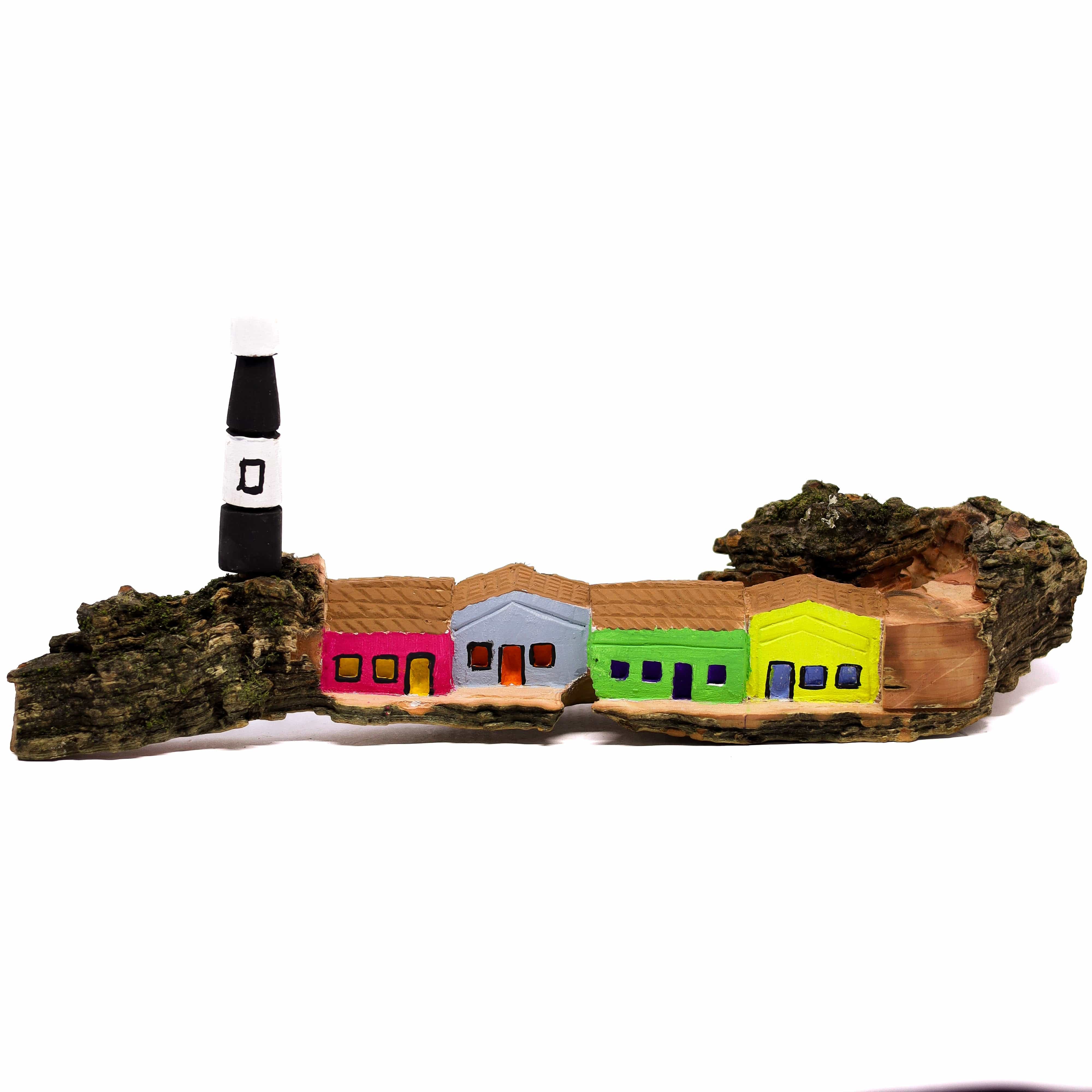 Escultura Casinha Talhada na Madeira CMS G