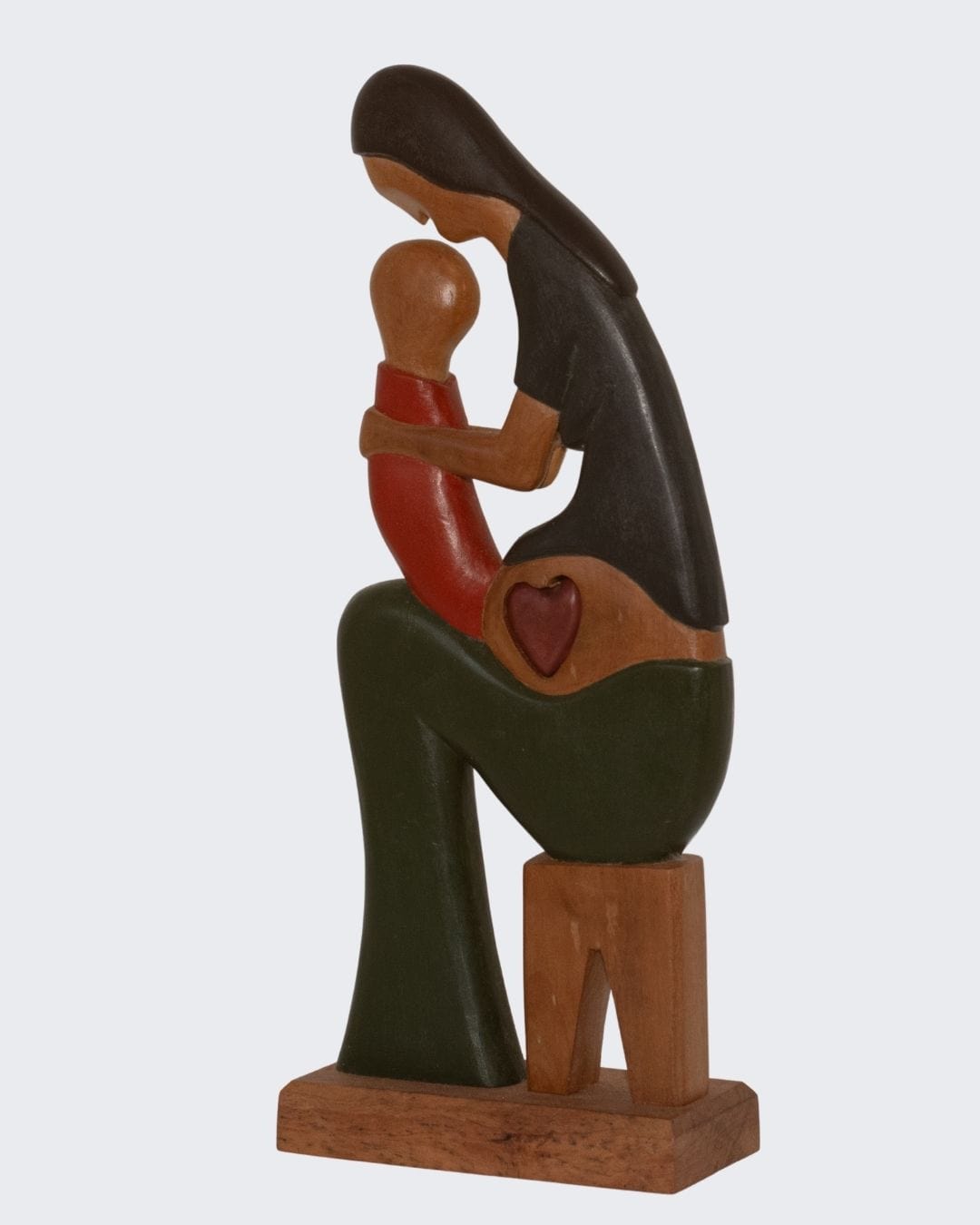 Escultura Gestante Madeira sentada beijando color G