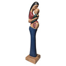 Escultura Gestante Madeira beijando a cabeça color