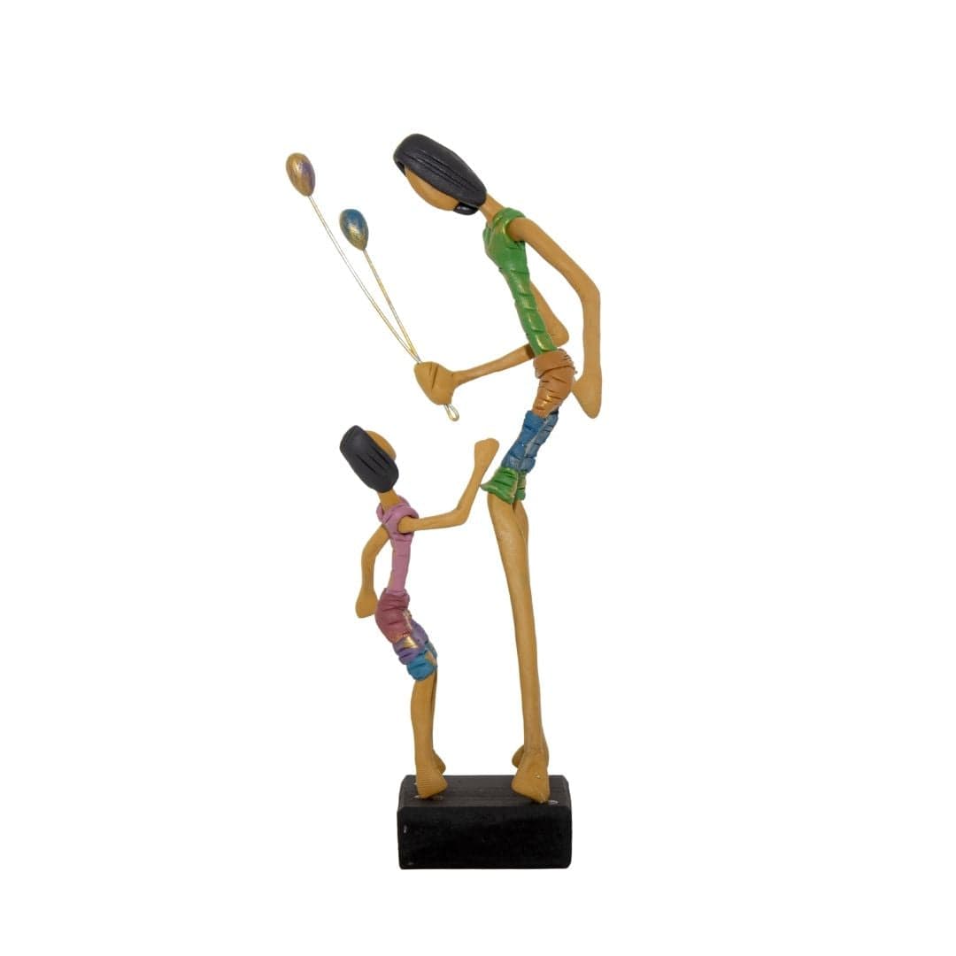 Escultura Mãe e Filha com Balões