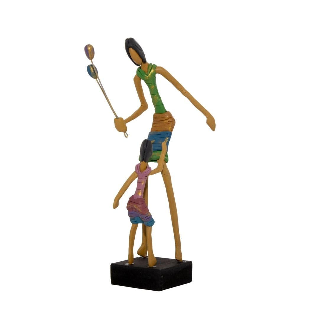 Escultura Mãe e Filha com Balões