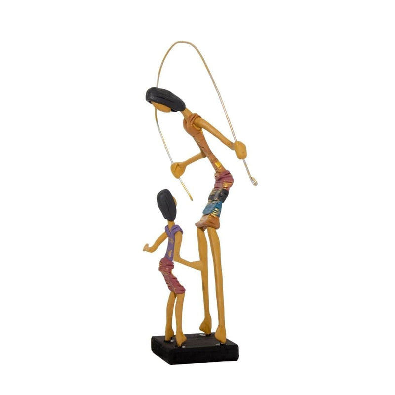 Escultura Mãe e Filha Pulando Corda