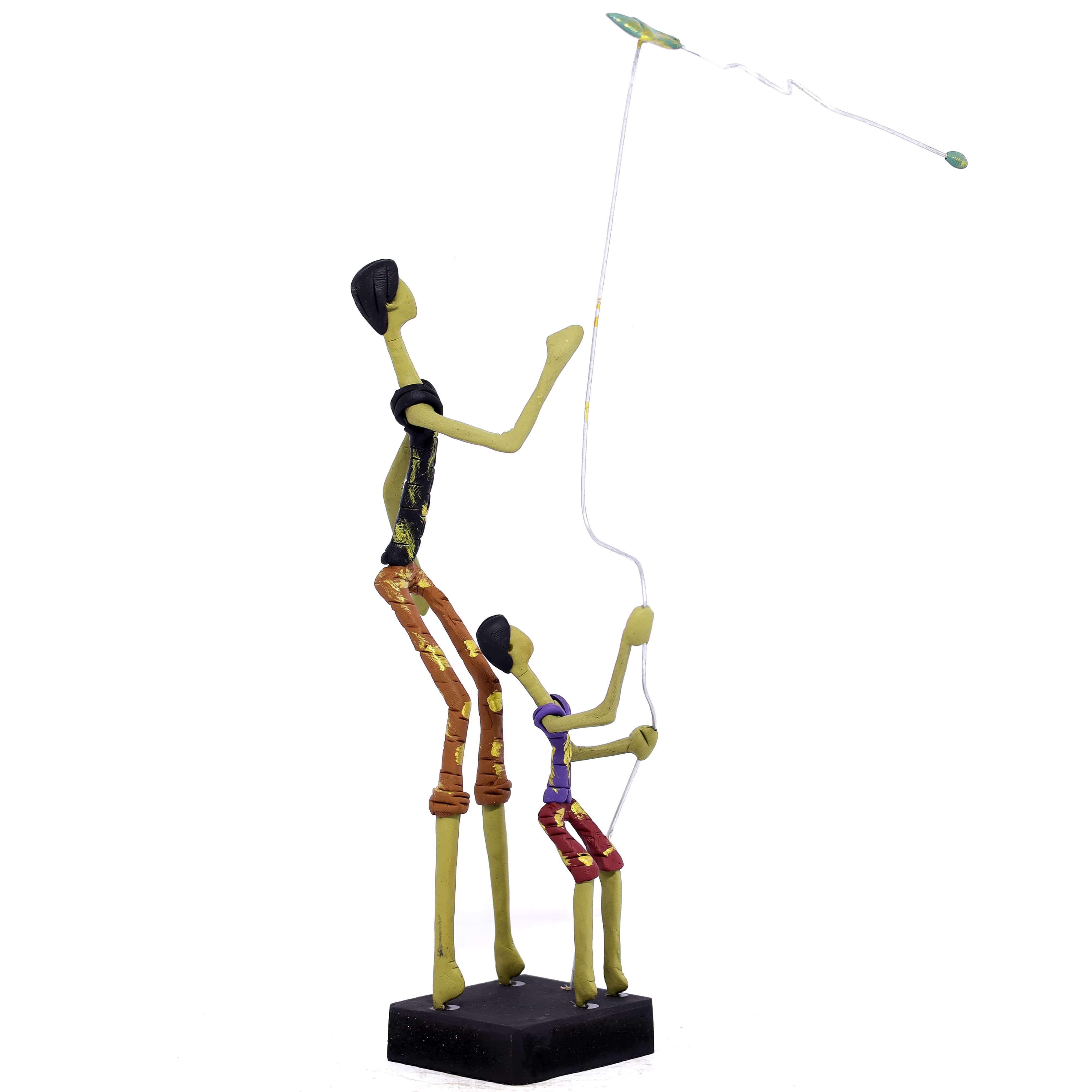 Escultura Pai e Filho Empinando Pipa