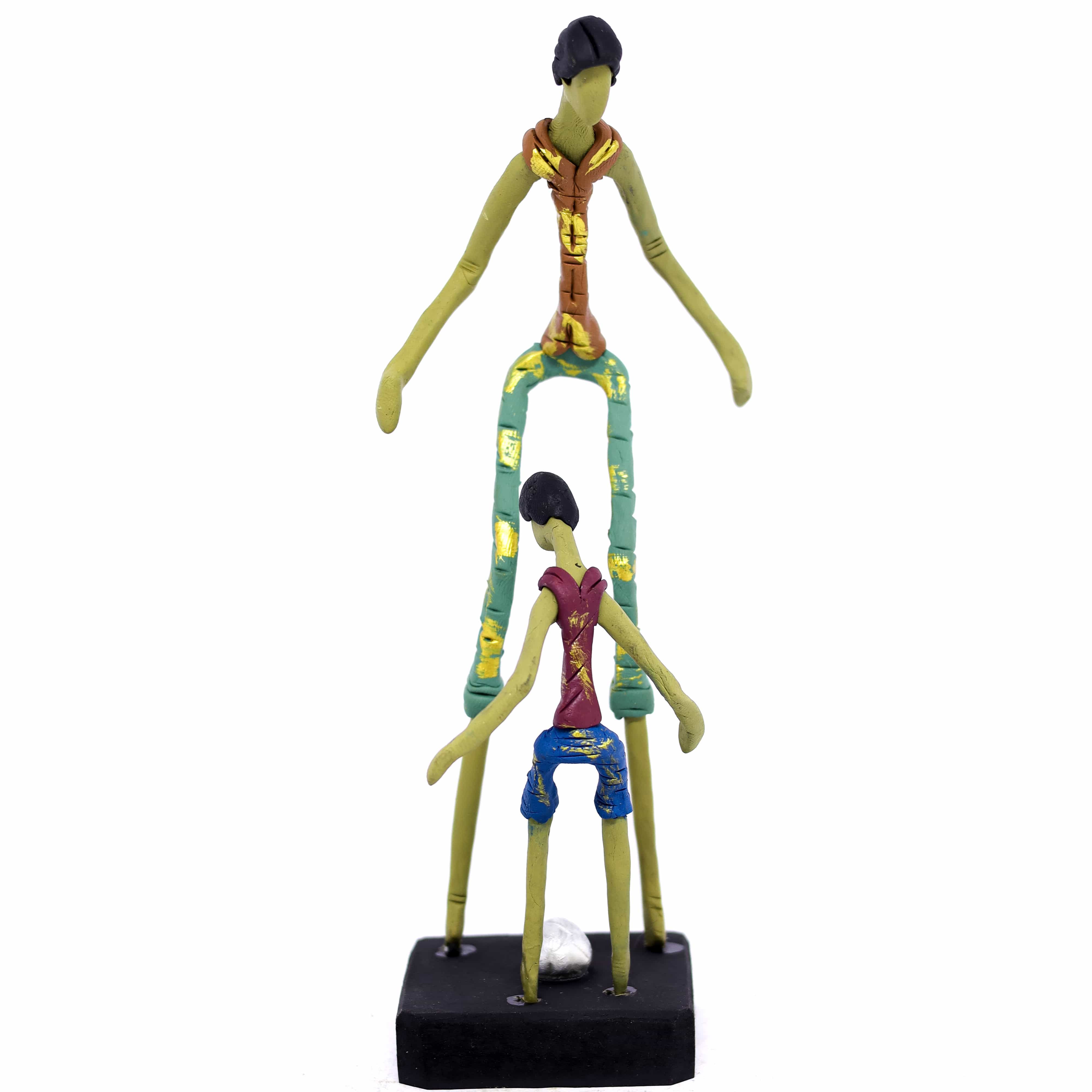 Escultura Pai e Filho Jogando Bola