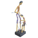 Escultura Pai e Filho rodando pião