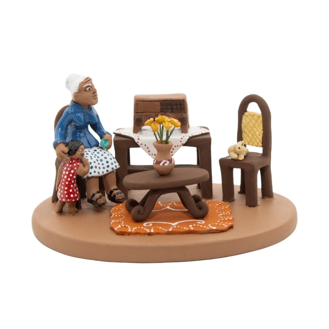 Miniatura Vovó Ouvindo o Rádio