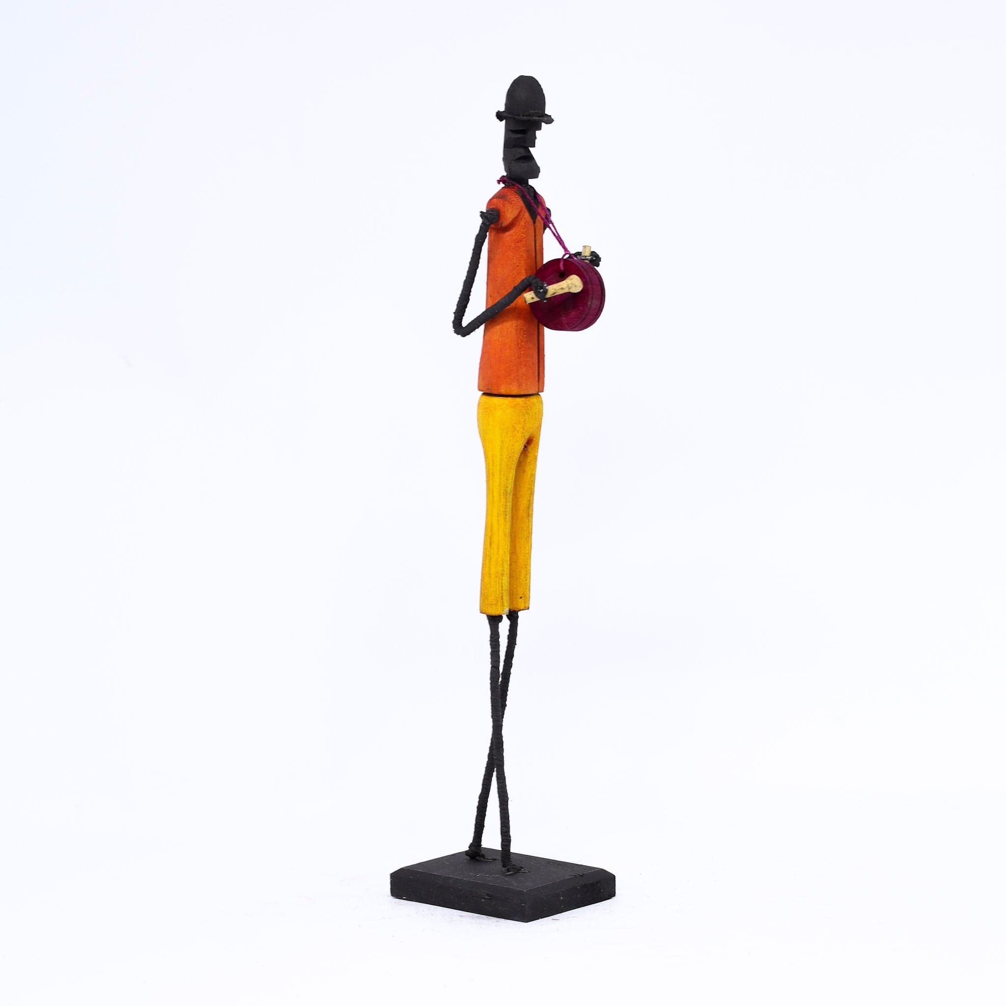 Escultura Madeira e Arame 67)