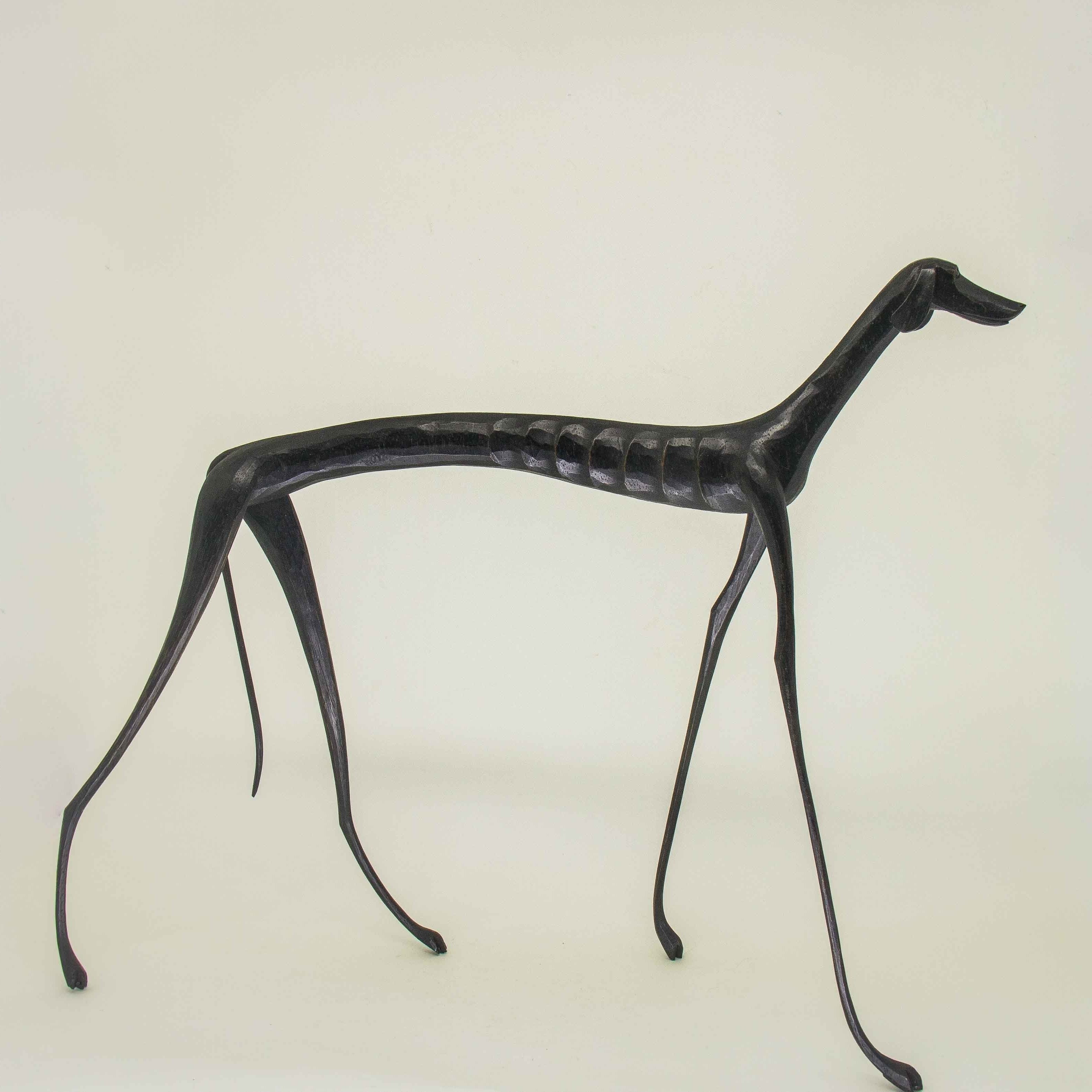 Escultura Cachorro Baleia em Madeira